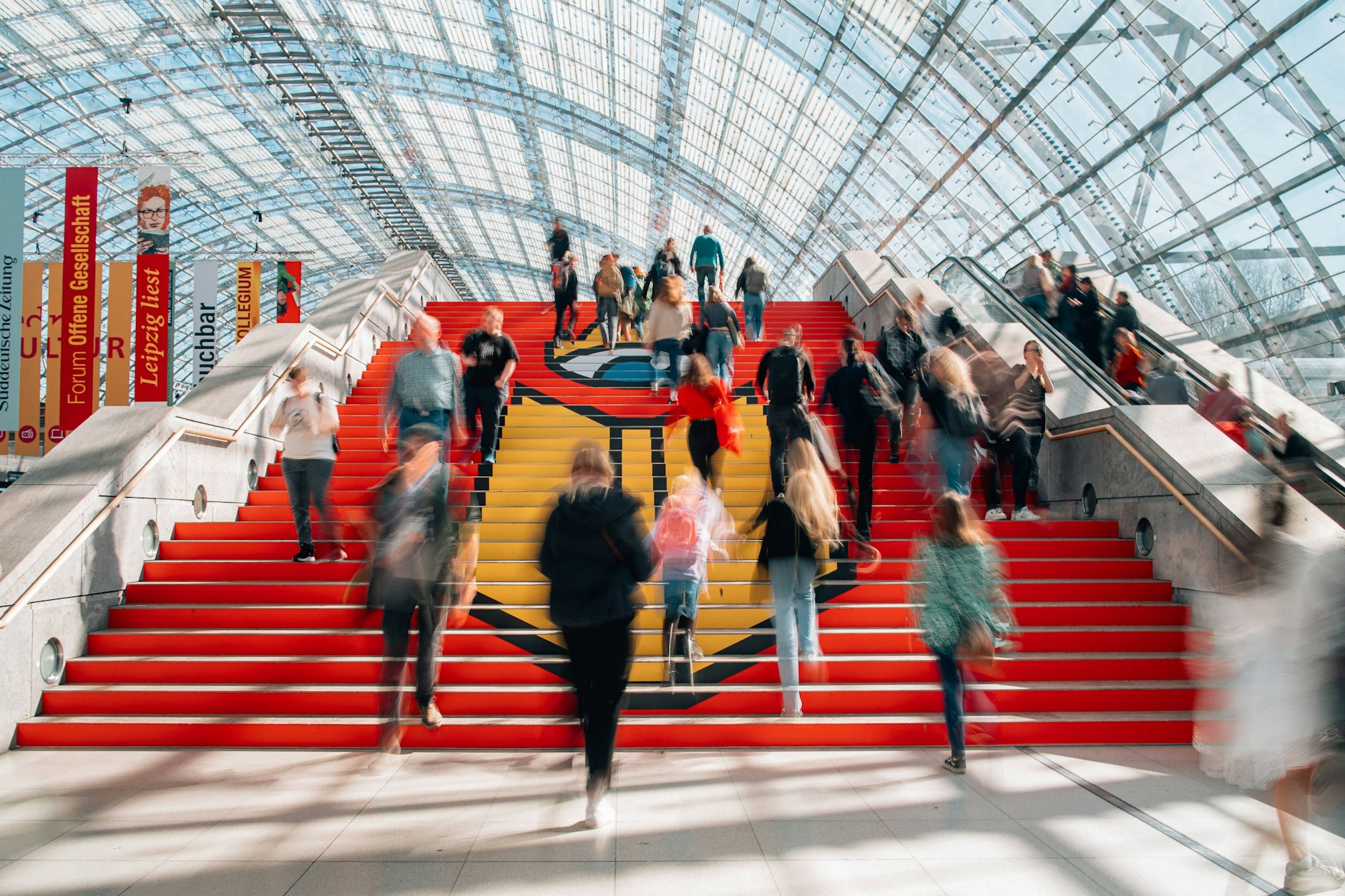 Die Spannung zwischen Literatur bleibt auch auf der Leipziger Buchmesse ein vieldiskutiertes Thema.