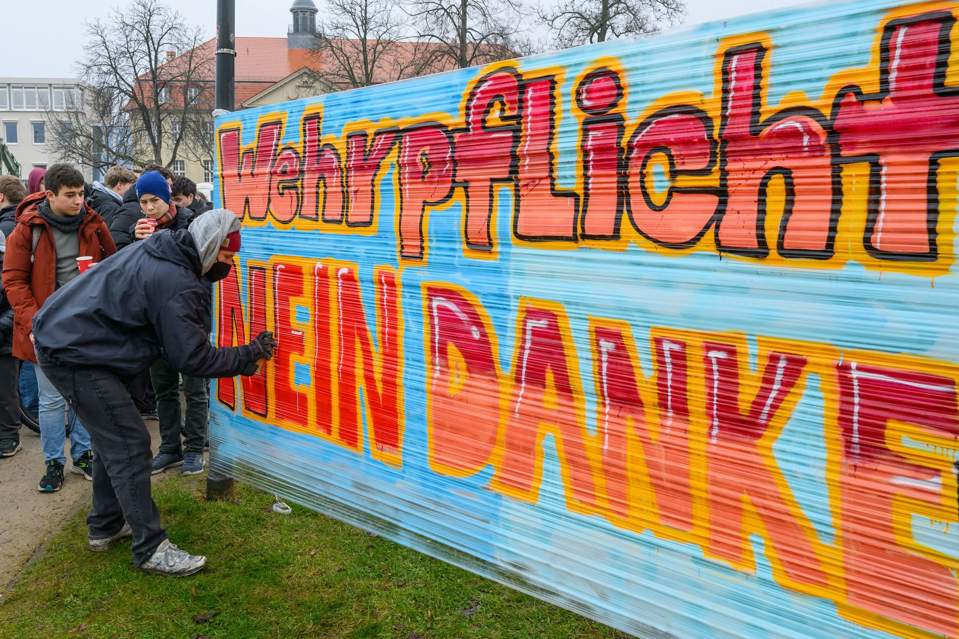 Zehntausende Schüler gehen gegen drohende Wehrpflicht auf die Straße. Doch Forderungen an die Regierung greifen zu kurz – Selbstorganisation ist gefragt.