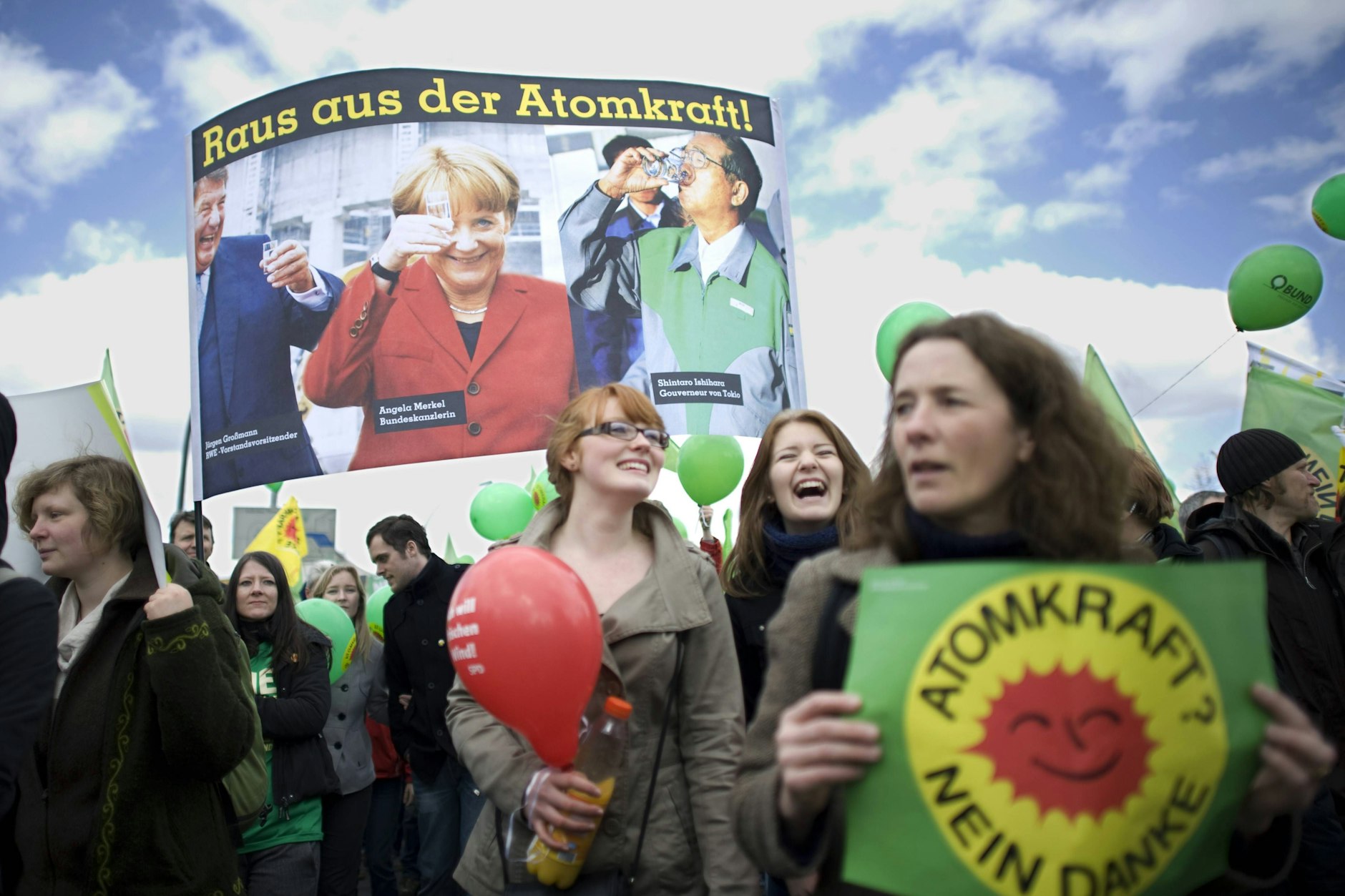 In Deutschland weckte die Katastrophe bei vielen die Erinnerungen an Tschernobyl, obwohl Fukushima weniger gravierend war und niemand direkt wegen der Strahlung sterben musste.