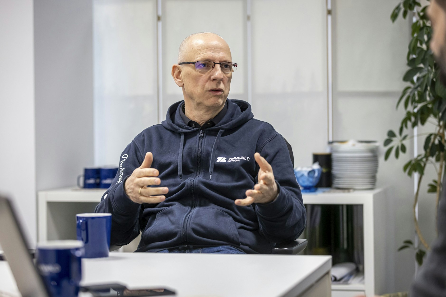 Marko Uhlig ist Geschäftsführer von Zinnwald Lithium in Altenberg. Das Unternehmen plant den untertägigen Abbau von Lithium im Raum Zinnwald sowie die Errichtung von Aufbereitungsanlagen, Lagerflächen und Firmengebäuden unter anderem in Liebenau und am Grenzübergang Zinnwald.