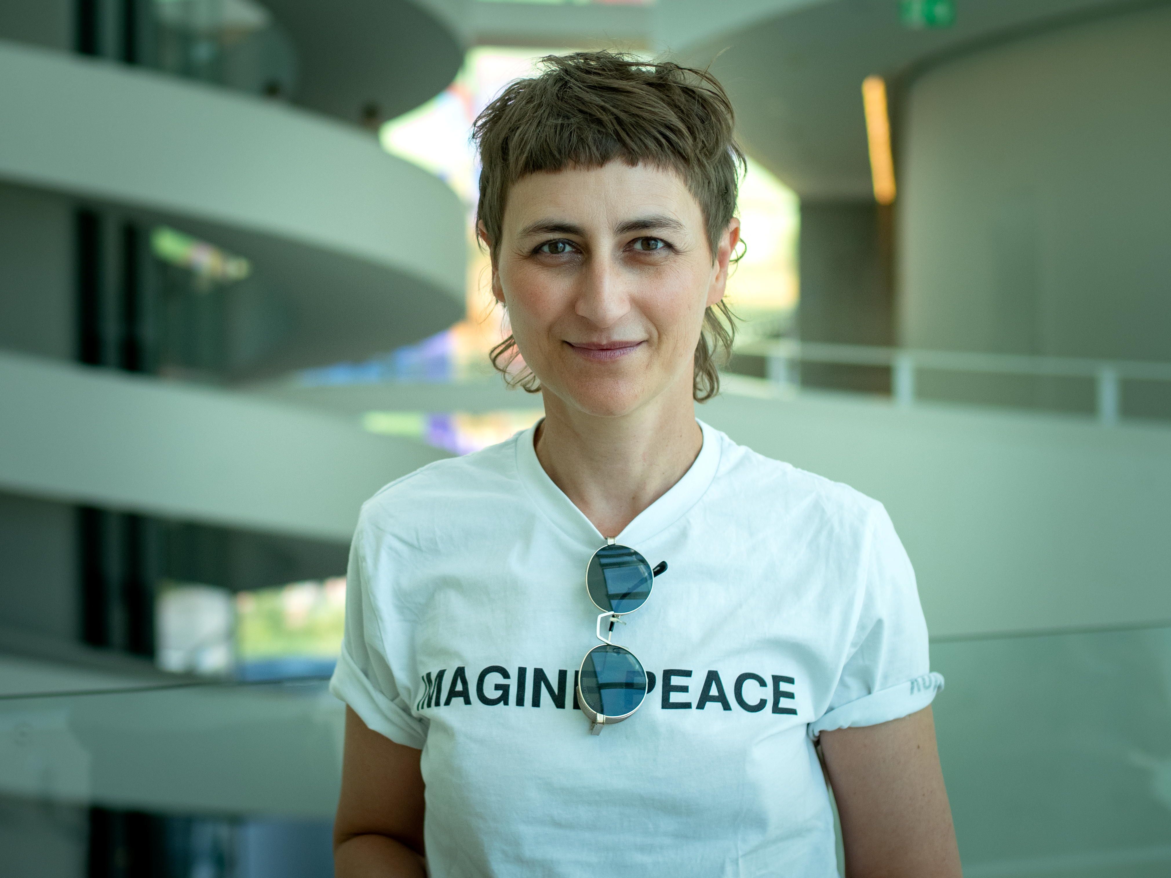 „Im Orkan“ von Urike Almut Sandig: Russland nutzt Sand als Waffe