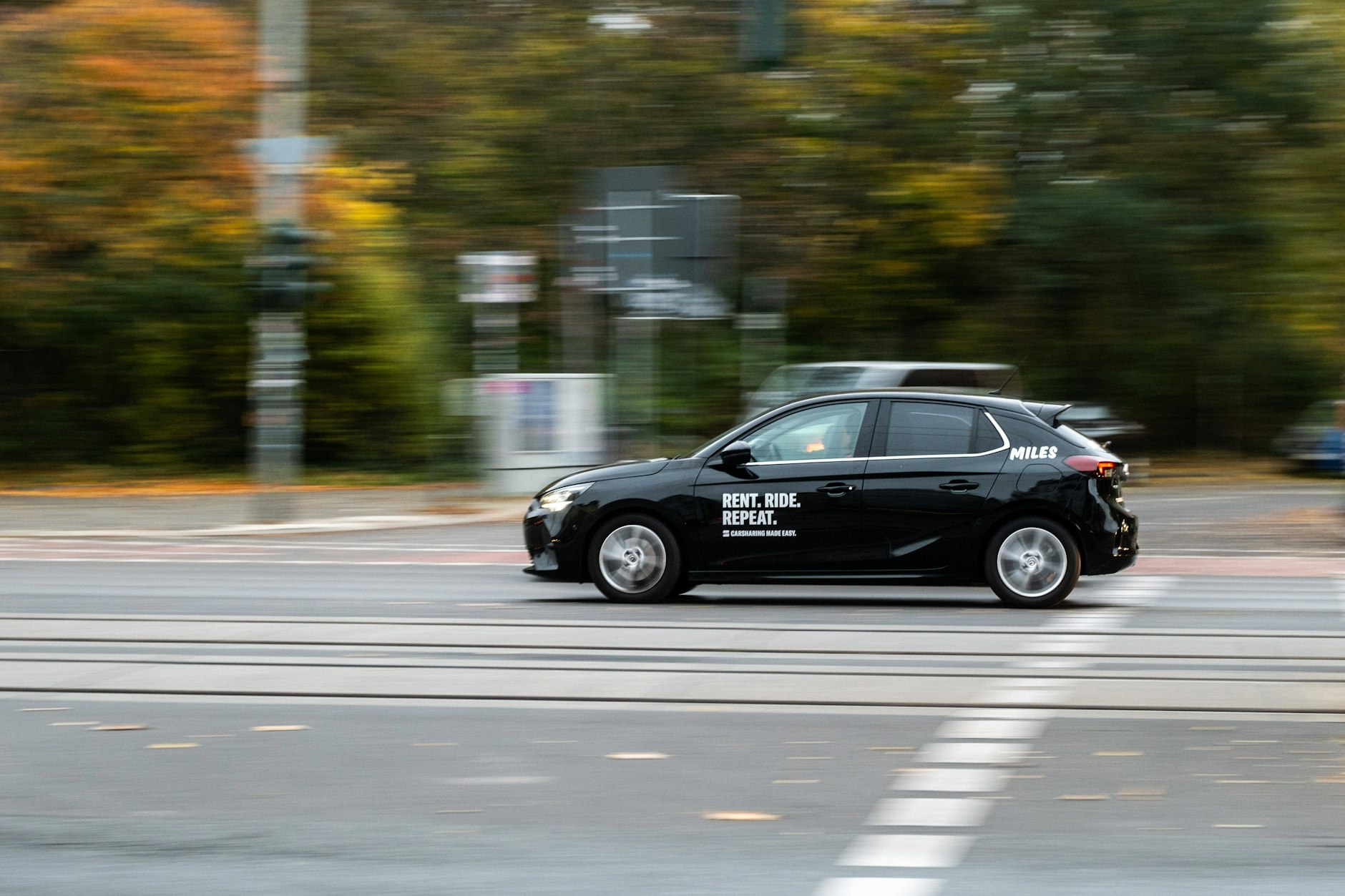 (Symbolfoto) Autorennen werden gerne mit Mietwagen geführt. Gegen dieses Problem will das Land Berlin nun vorgehen.