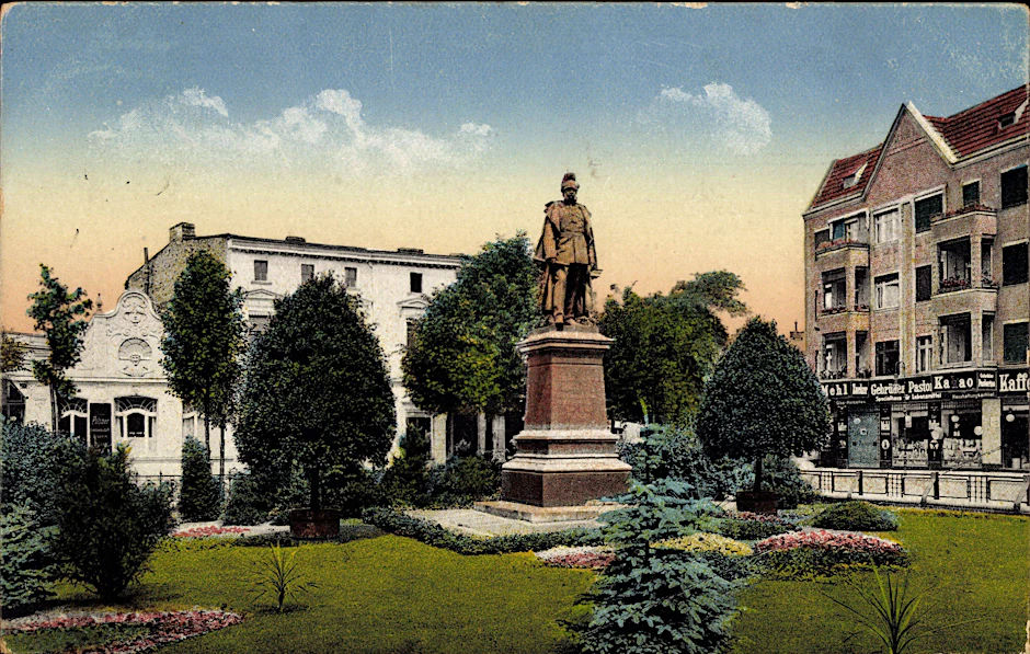 Historisches Foto vom Anton-Platz mit einem Denkmal für Kaiser Wilhelm I.