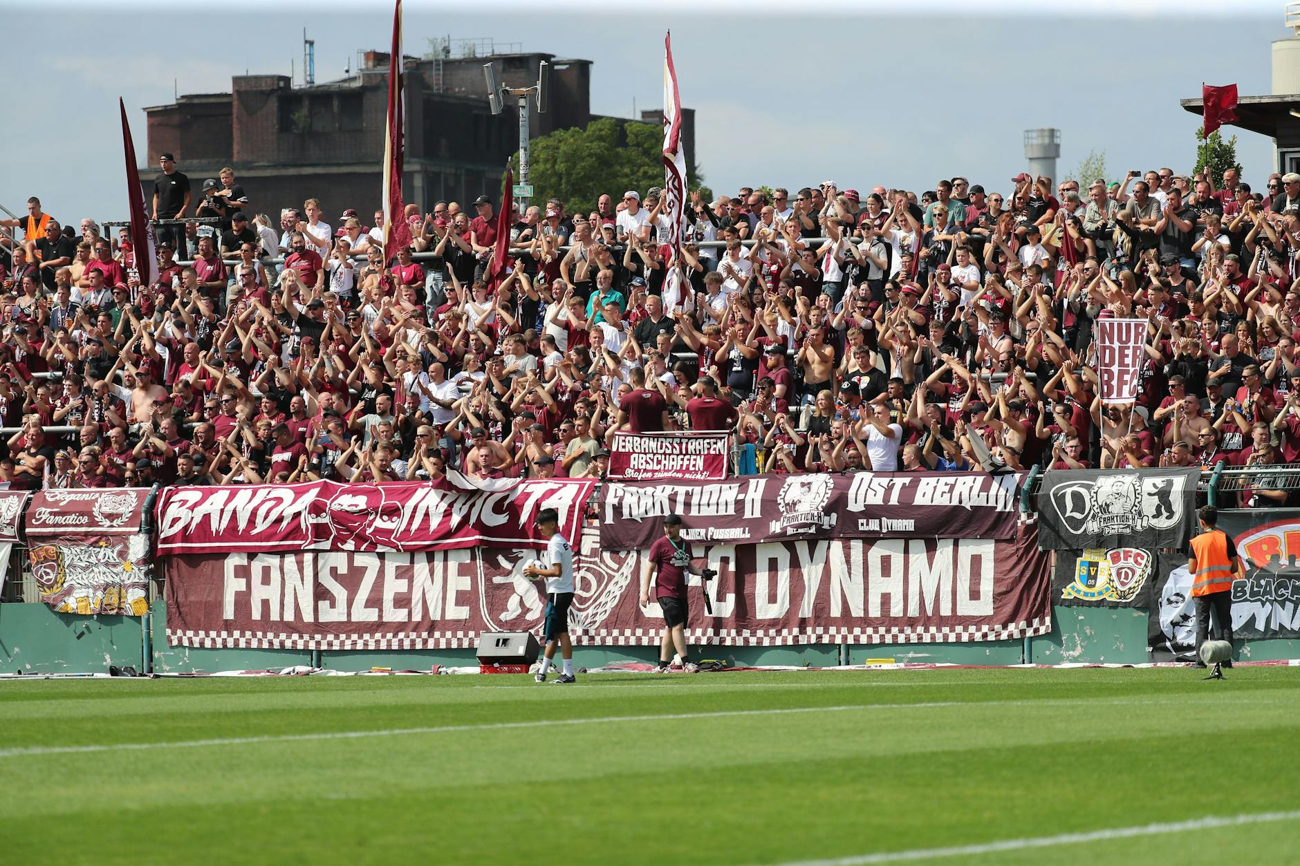 Auch wenn das Spiel 1:3 nach Verlängerung gegen den VfL Bochum verloren ging, das Erlebnis 1. Runde DFB-Pokal im Sportforum bleibt. So was wollen die BFC-Fans noch mal.