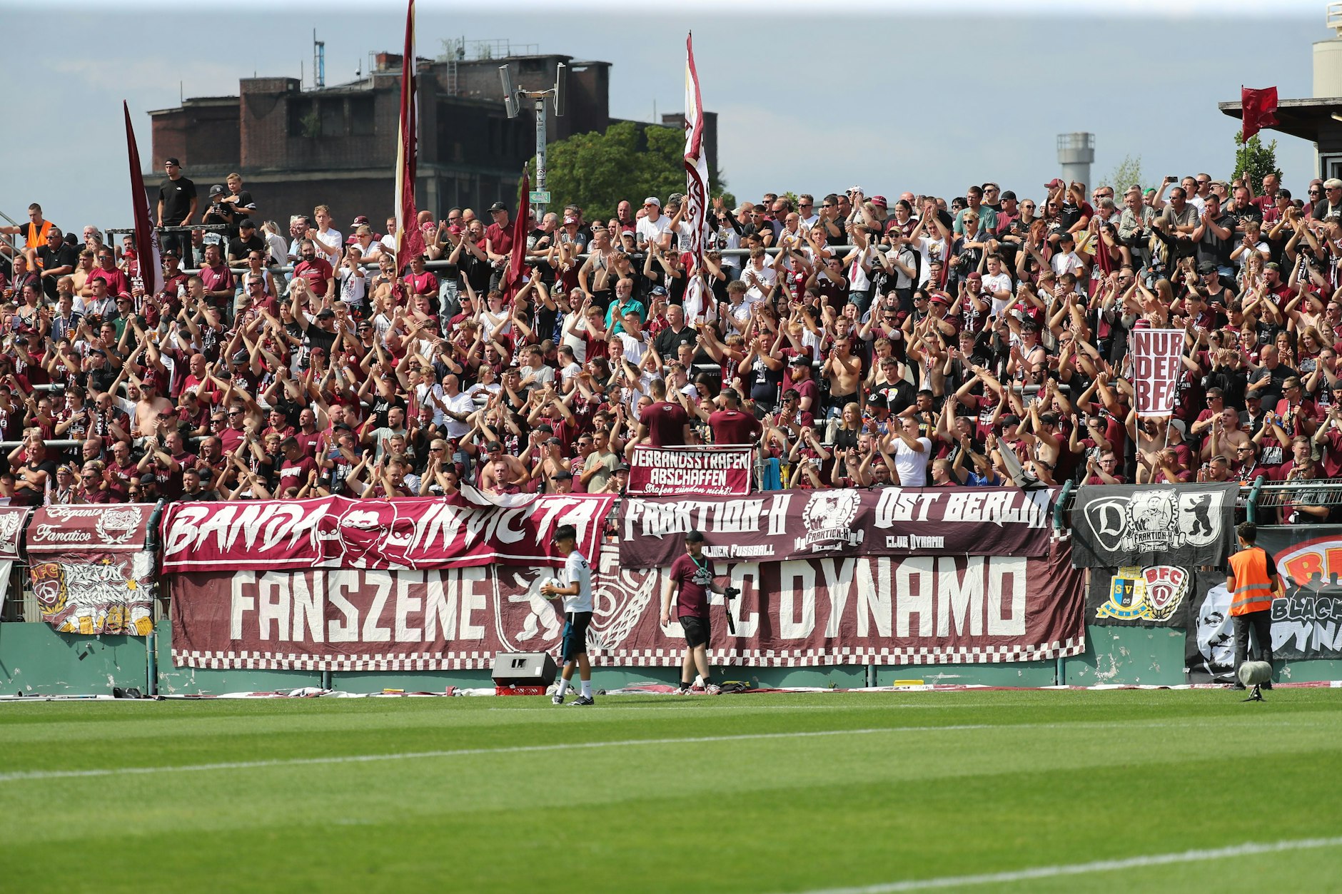 Auch wenn das Spiel 1:3 nach Verlängerung gegen den VfL Bochum verloren ging, das Erlebnis 1. Runde DFB-Pokal im Sportforum bleibt. So was wollen die BFC-Fans noch mal.