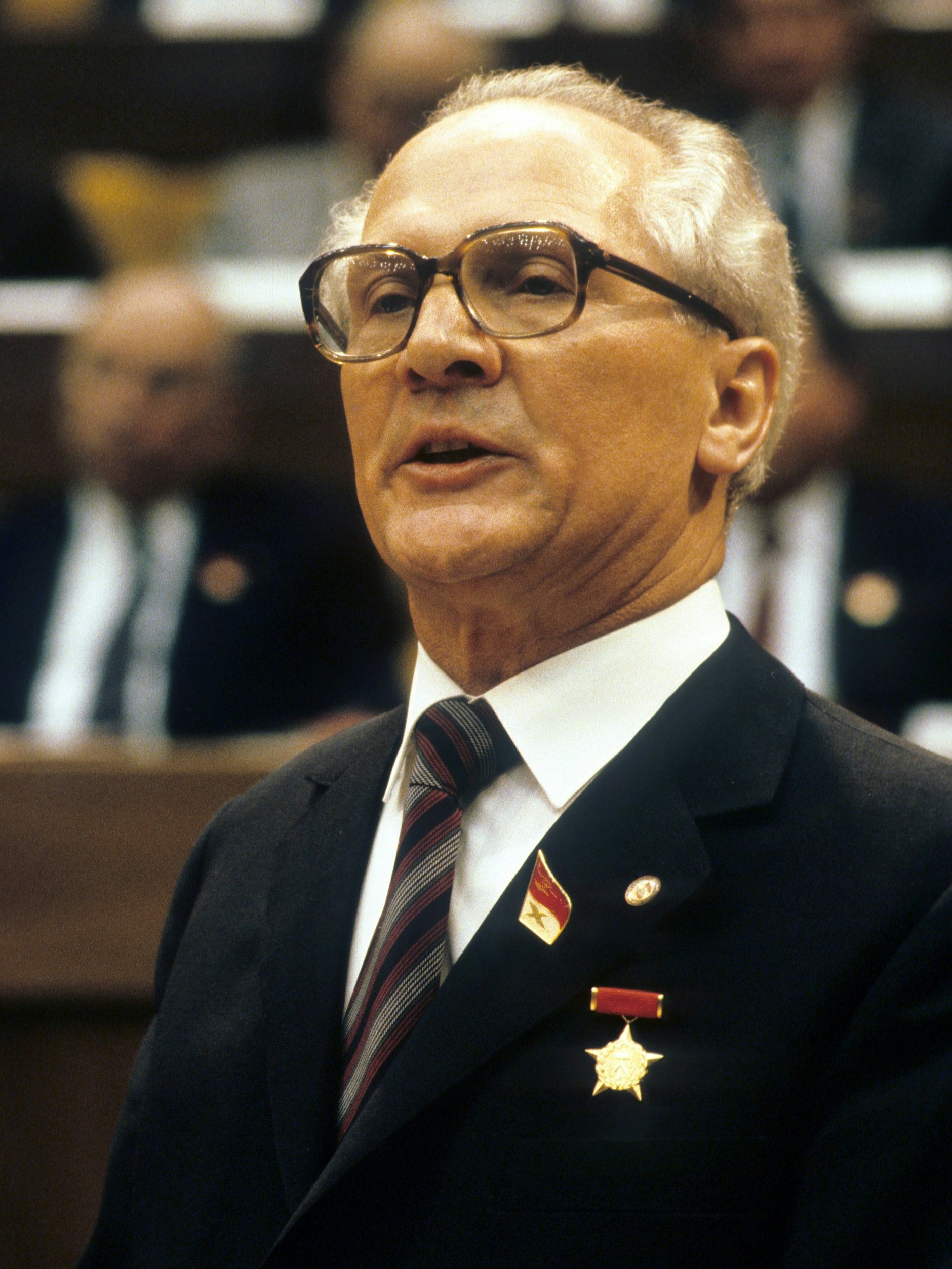 Die sehr engen Zugwaggons wurden in Anlehnung an SED-Chef Erich Honecker als „Honecker“ bezeichnet, vereinzelt auch als „Honeckers Rache“. Sie werden nun verschrottet.