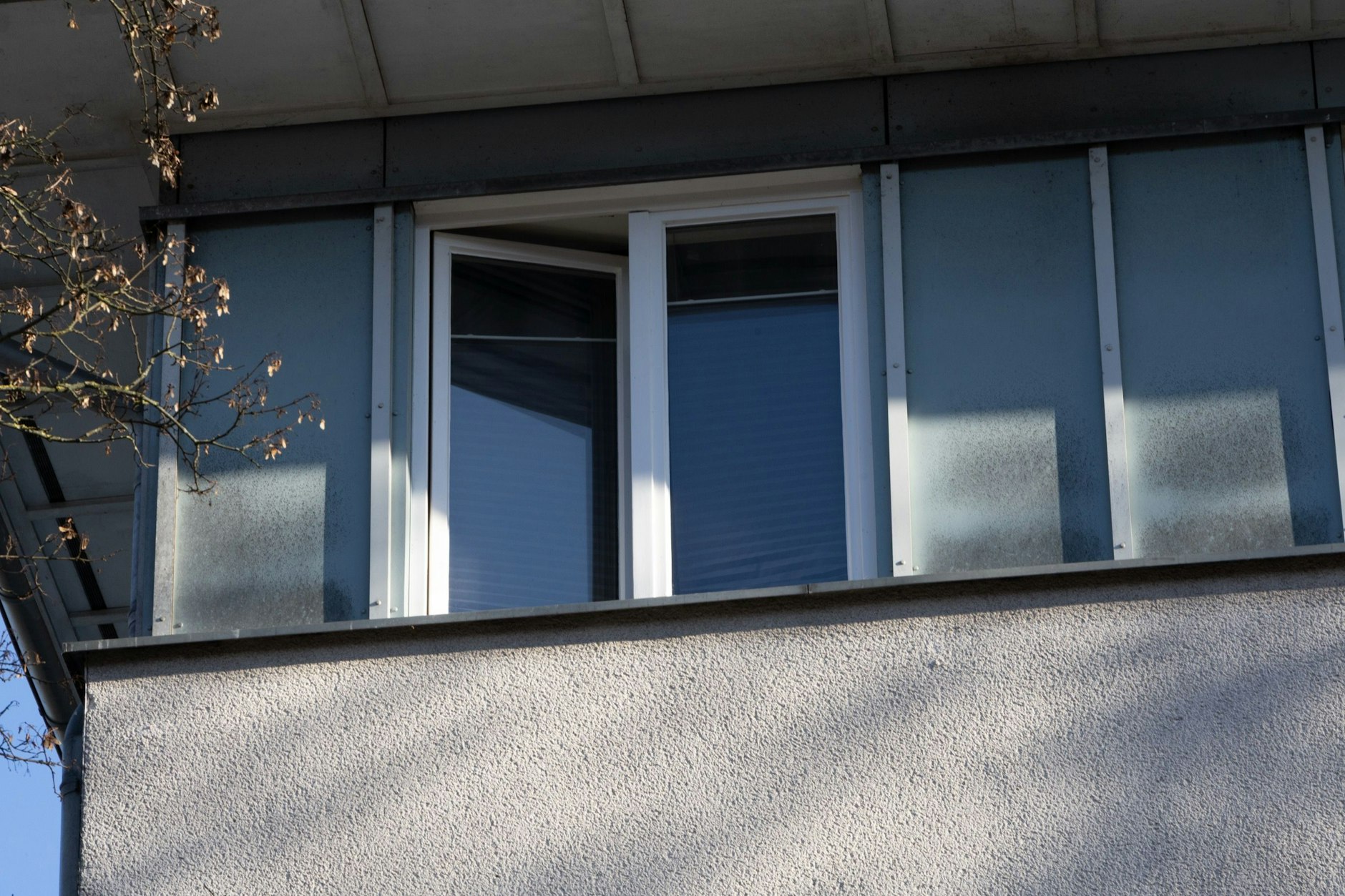 Aus diesem Fenster in der Jupiterstraße soll der kleine Junge gestürzt sein.