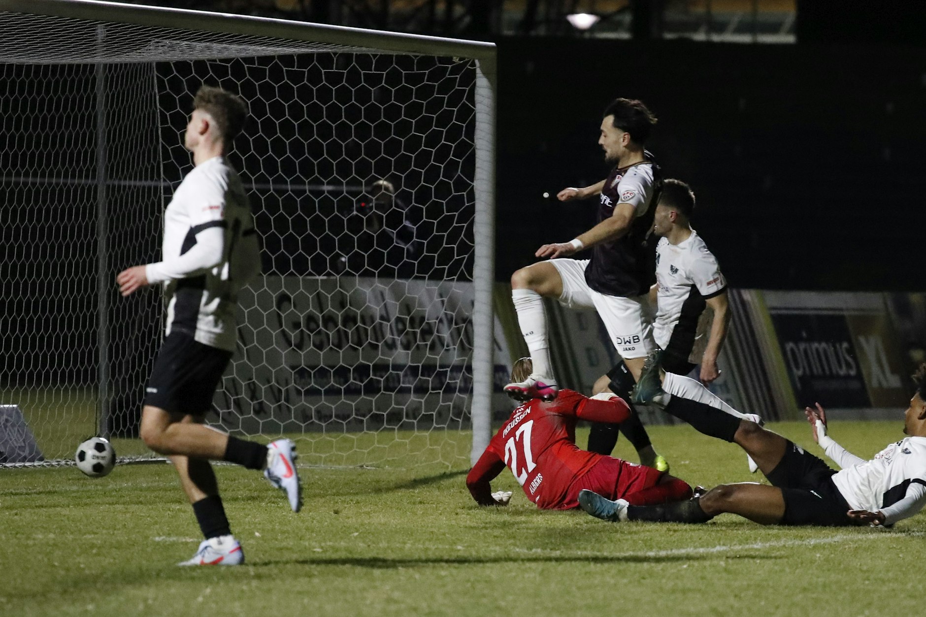 Rufat Dadashov, Kapitän des BFC Dynamo, ist da, wo ein Torjäger sein muss, und trifft zum 2:1 gegen den BFC Preussen.