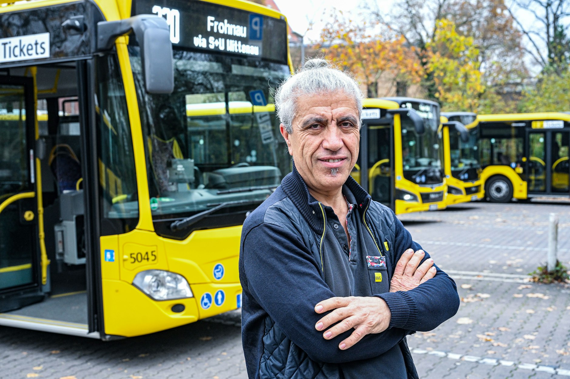 Ein Busfahrer, der mit Vorkenntnissen bei der BVG einsteigt, verdient <strong>3180 Euro brutto.</strong>