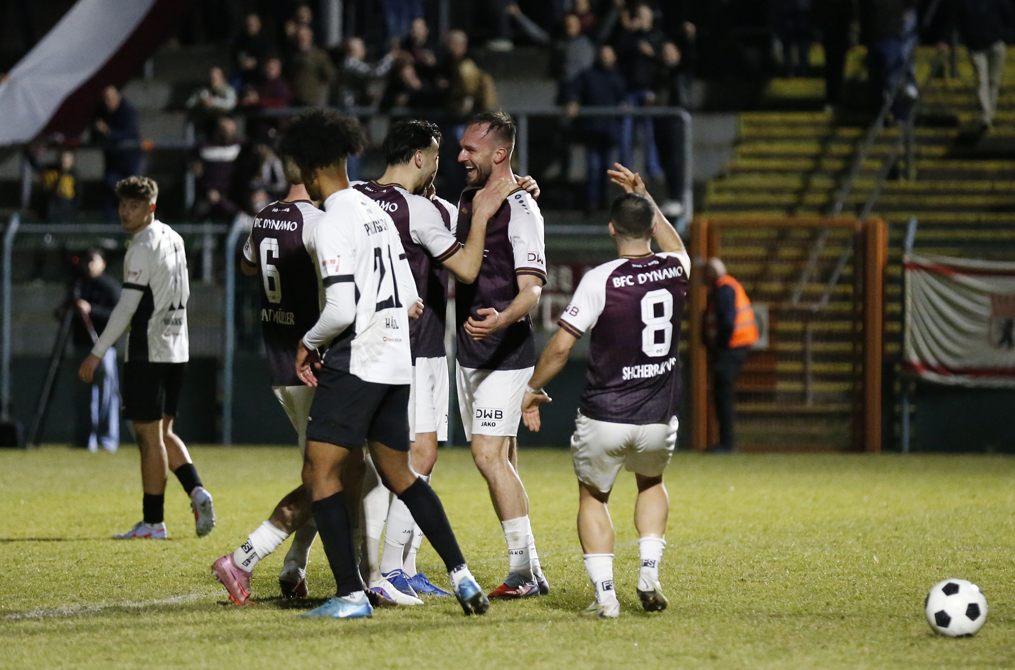 BFC Dynamo staunt und jubelt: Wahnsinn, was Tobias Gunte gegen Preussen macht
