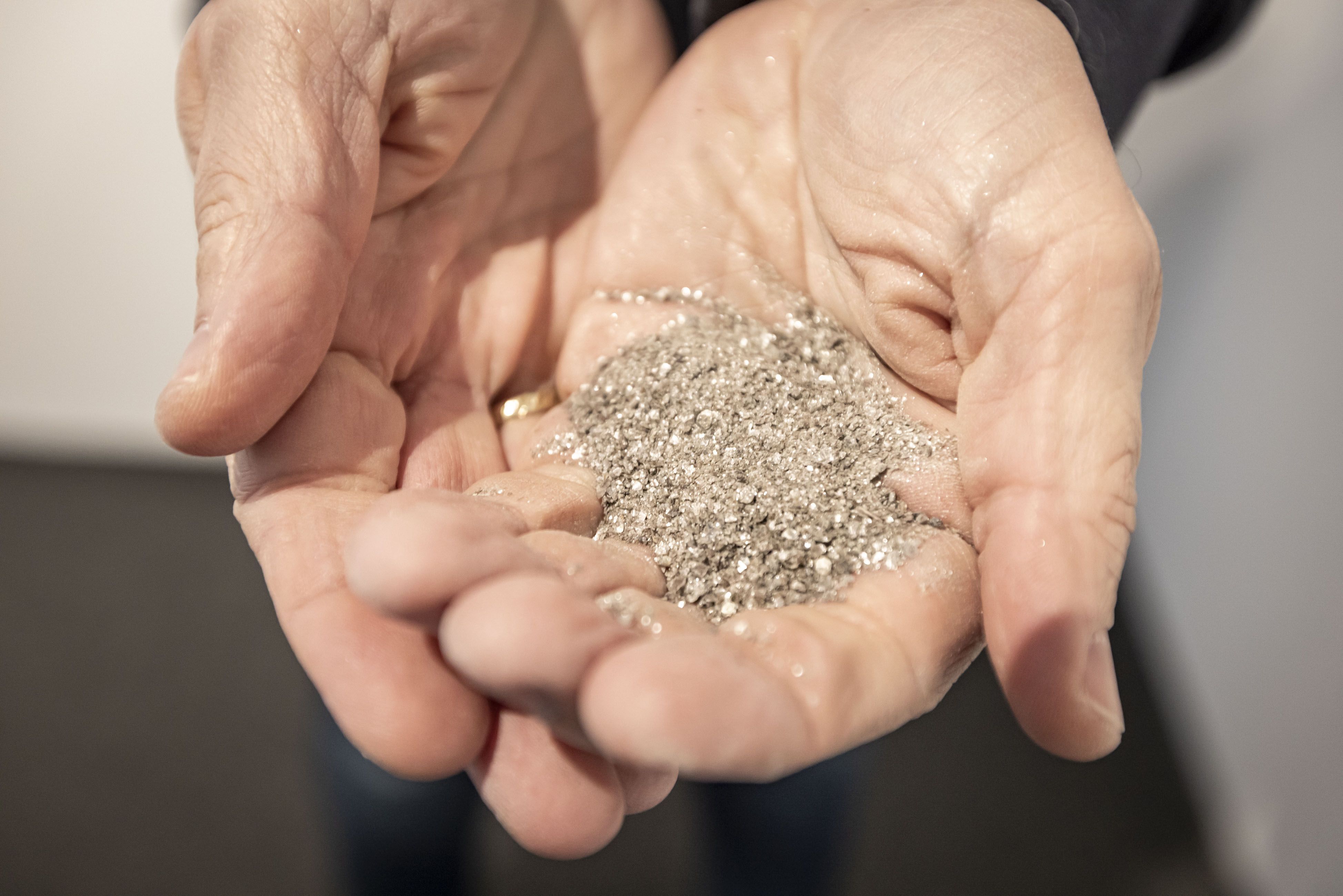Wie eine Firma Rohstoffe für Akkus und Handys im Erzgebirge abbauen will