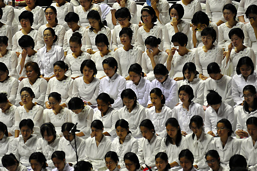 Japonya'daki “Ay Tarikatı” dağıtılmalı