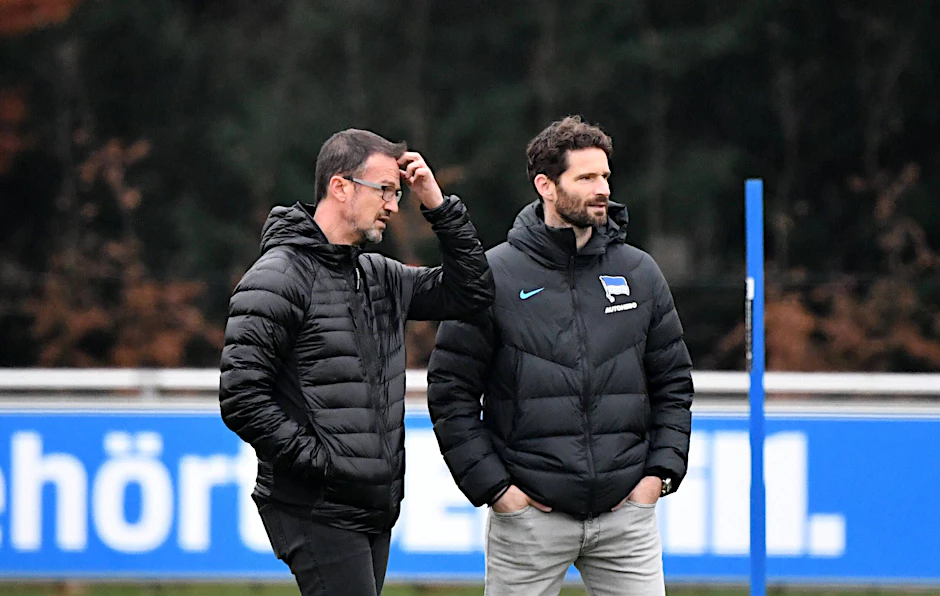 Arne Friedrich (r., hier mit Fredi Bobic) arbeitete nach seiner aktiven Karriere als Sportdirektor für Hertha BSC.