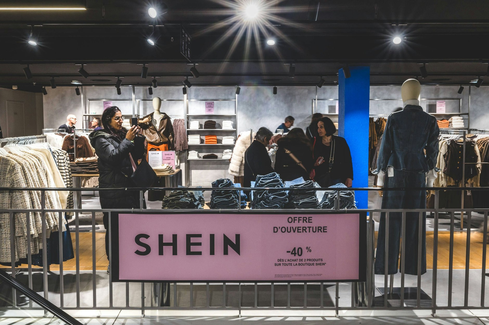 Greenpeace hat bei einer Vielzahl von Produkten, die über Shein vertrieben werden, hohe chemische Belastungen festgestellt.