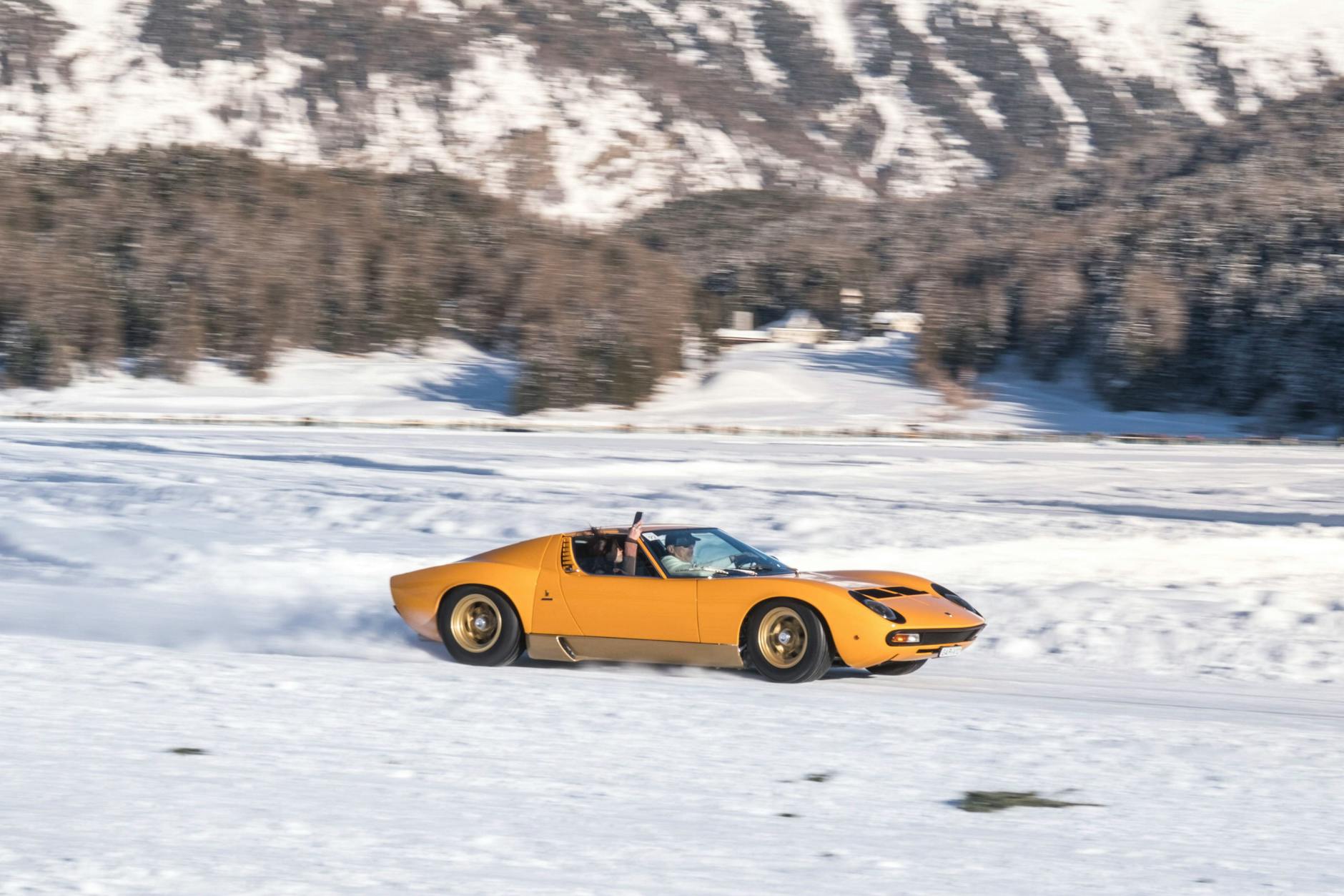 Welcher fette Wagen flitzt demnächst mit dem Kennzeichen „SO 1“ durch die Schweiz? Das weiß nur der Auktionsgewinner.