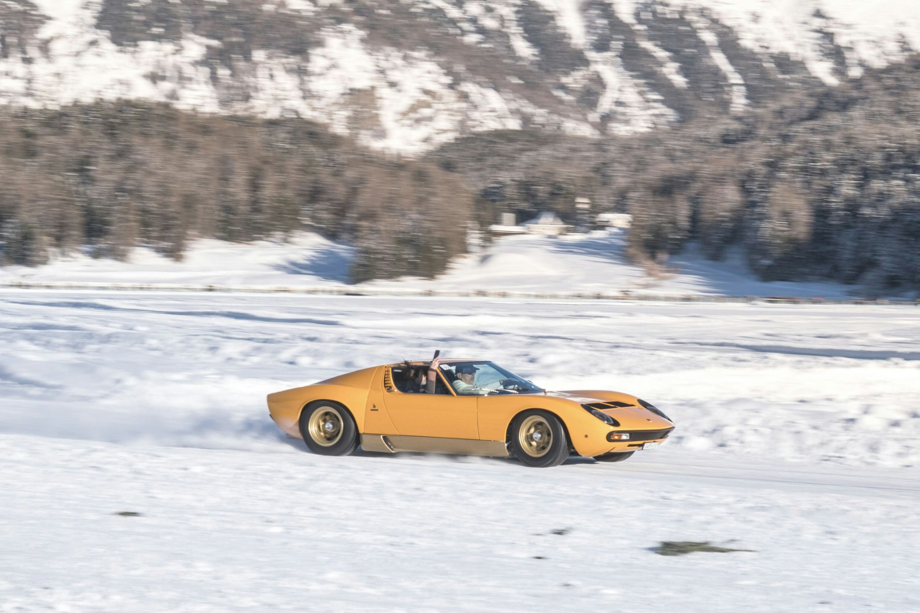 Welcher fette Wagen flitzt demnächst mit dem Kennzeichen „SO 1“ durch die Schweiz? Das weiß nur der Auktionsgewinner.
