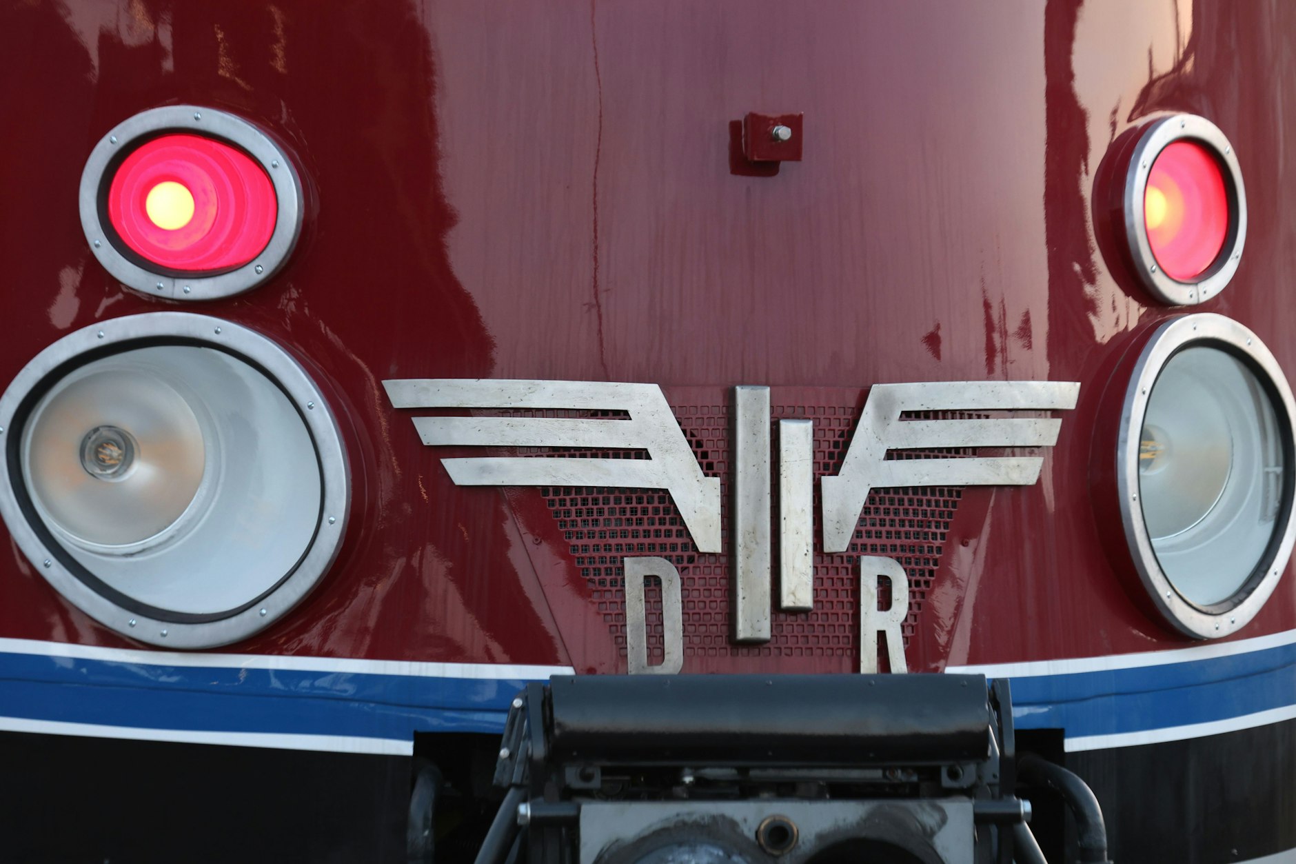 Der Schnelltriebwagen war für 160 Kilometer pro Stunde zugelassen. Der SVT Görlitz soll nach Abschluss aller Arbeiten für Sonderfahrten eingesetzt werden.