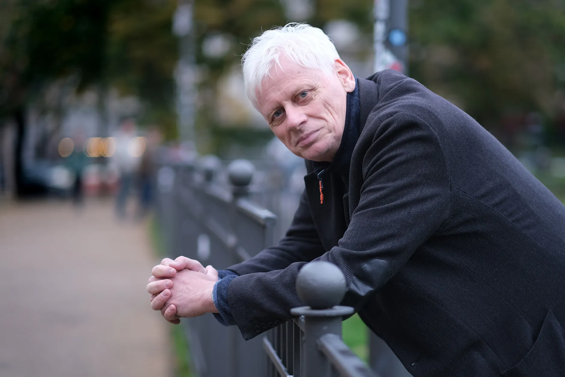 Der Schriftsteller Torsten Schulz, fotografiert am Boxhagener Platz