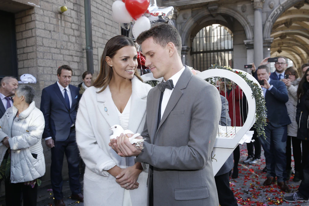 Laura Wontorra mit Ehemann Simon Zoller bei der Hochzeit 2016.
