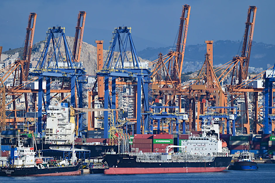 Das staatliche chinesische Unternehmen COSCO hält die Mehrheit der Anteile am griechischen Hafen von Piräus.