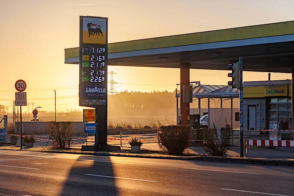 Tankstelle: Wie auch bei anderen Konzernen sind die Kraftstoffpreise bei AGIP pro Liter auf über 2 Euro gestiegen.