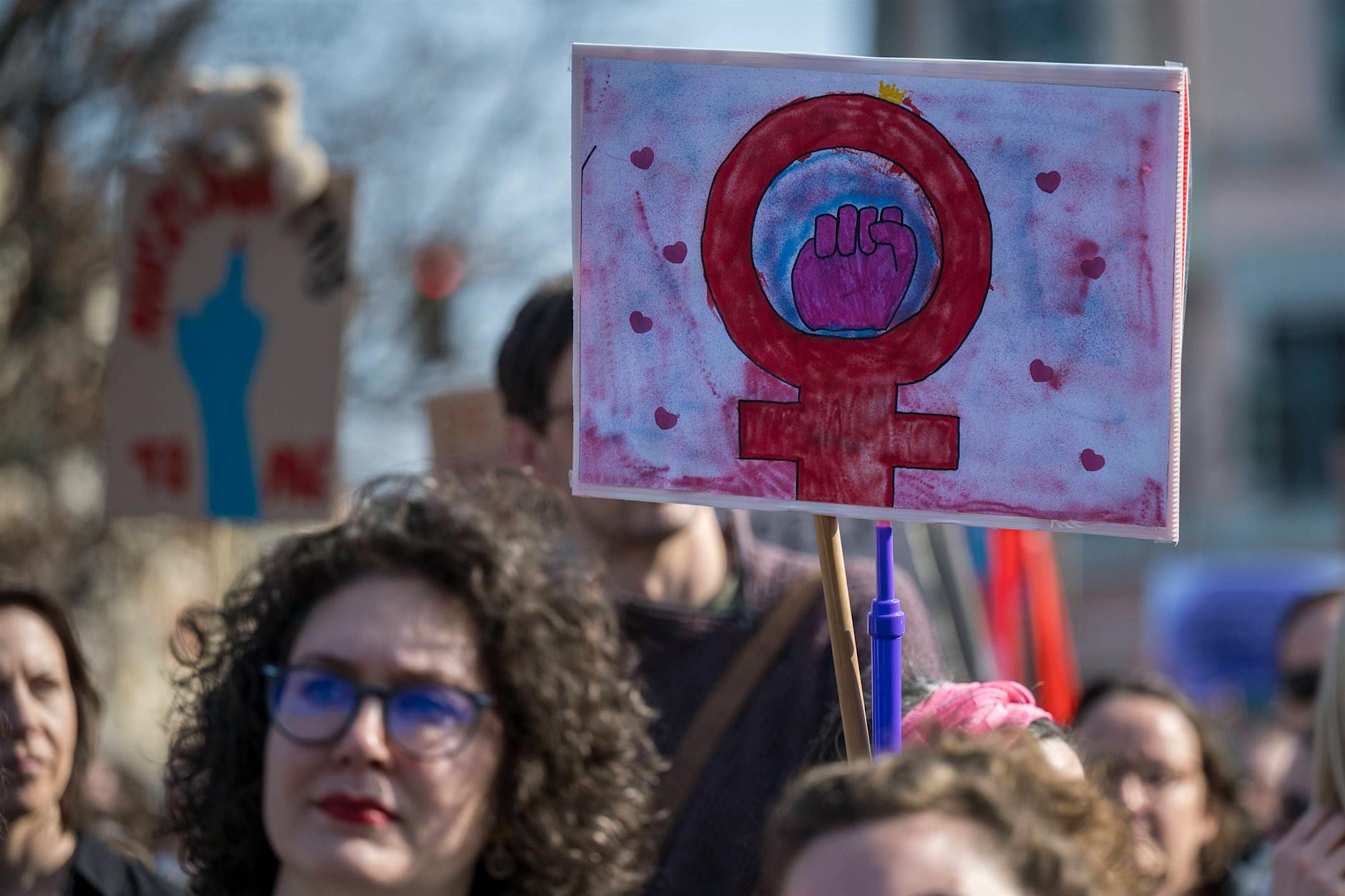 Berlin wird lila: Frauentag-Feiertag mit Demos – am Montag Frauenstreik!