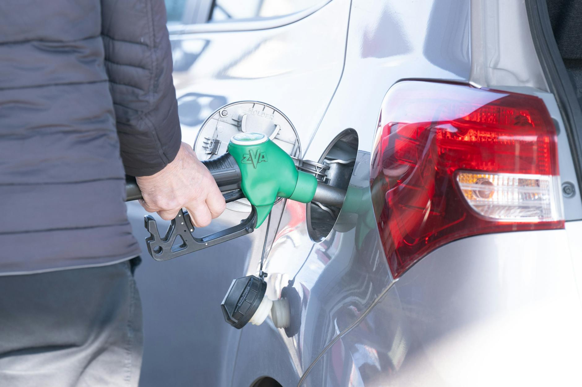 Erste Tankstellen in Tschechien sind leergetankt worden.