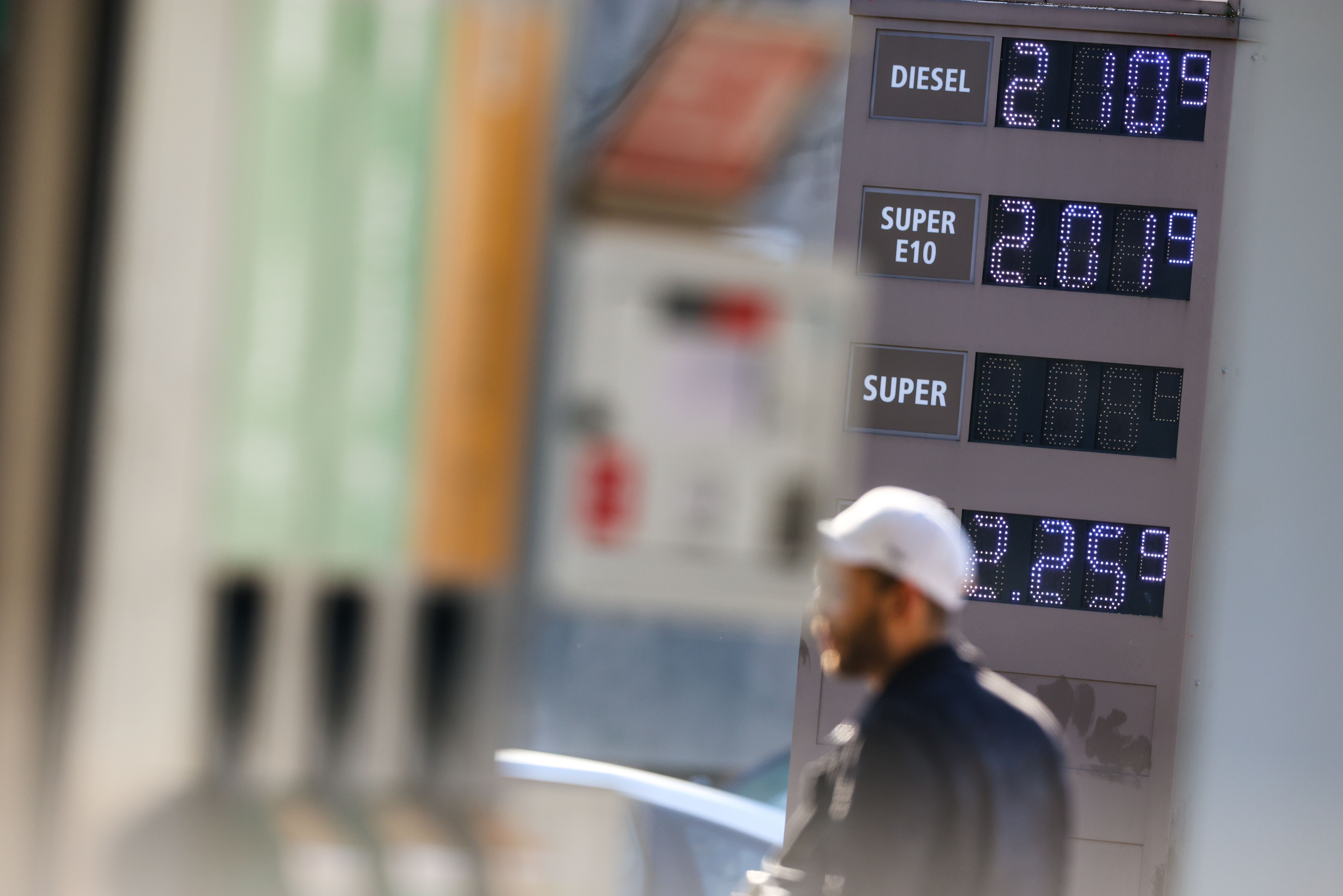 Spritpreise über zwei Euro: „Wo soll das noch hinführen?!“