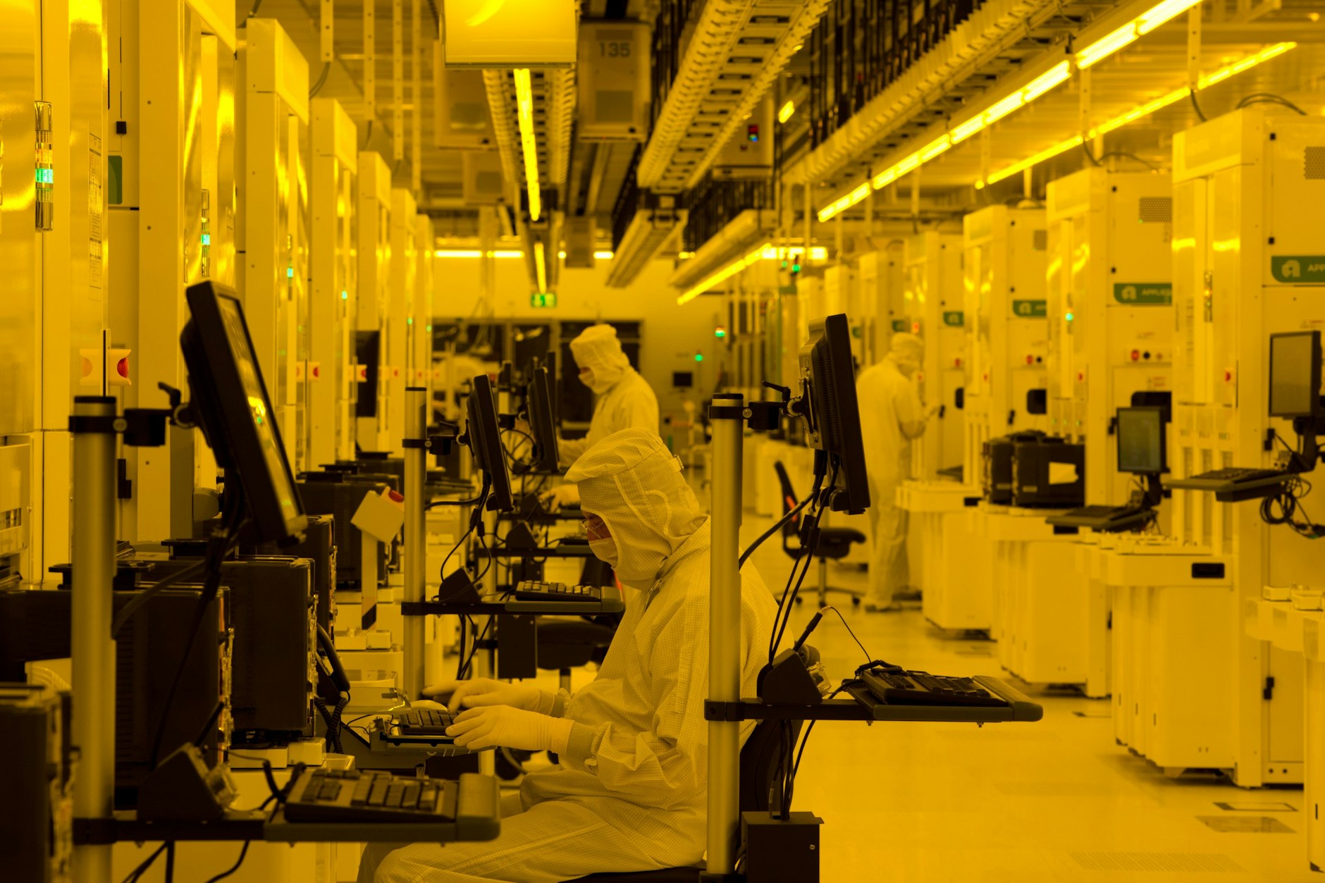 Mitarbeiter des Chipherstellers Globalfoundries Fab1 im Silicon Saxony in Dresden. 