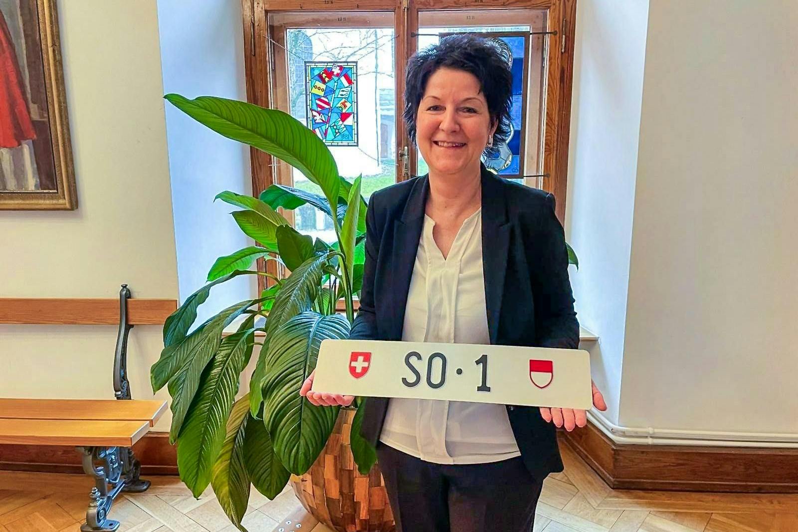 Das Autokennzeichen „SO 1“ kam für viel Geld unter den Auktionshammer.