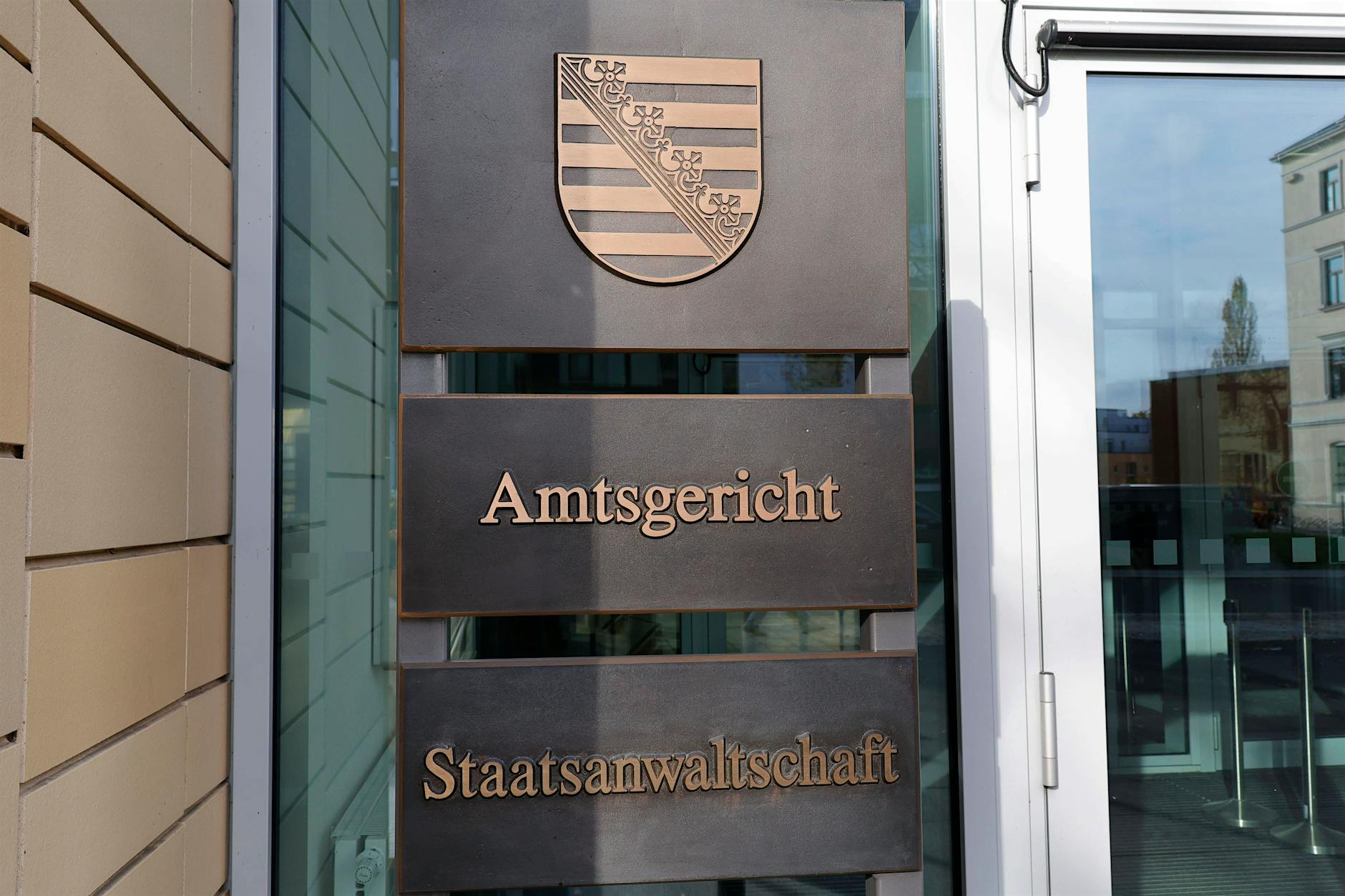 Sexueller Übergriff: Polizist erhält Bewährung und Pensionszahlung