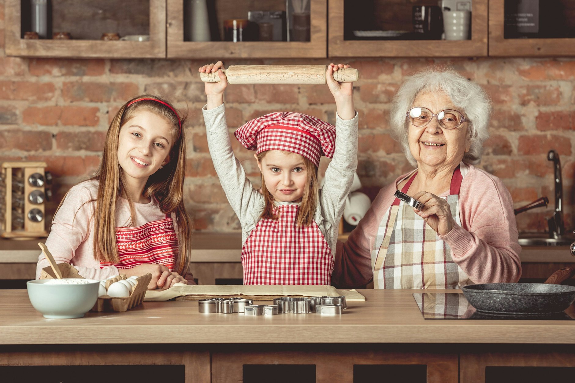 Am Wochenende wird gebacken! Omas überlieferte Rezepte sind dabei die besten. Wir haben drei geniale und einfache Blechkuchen aus der DDR für Sie.