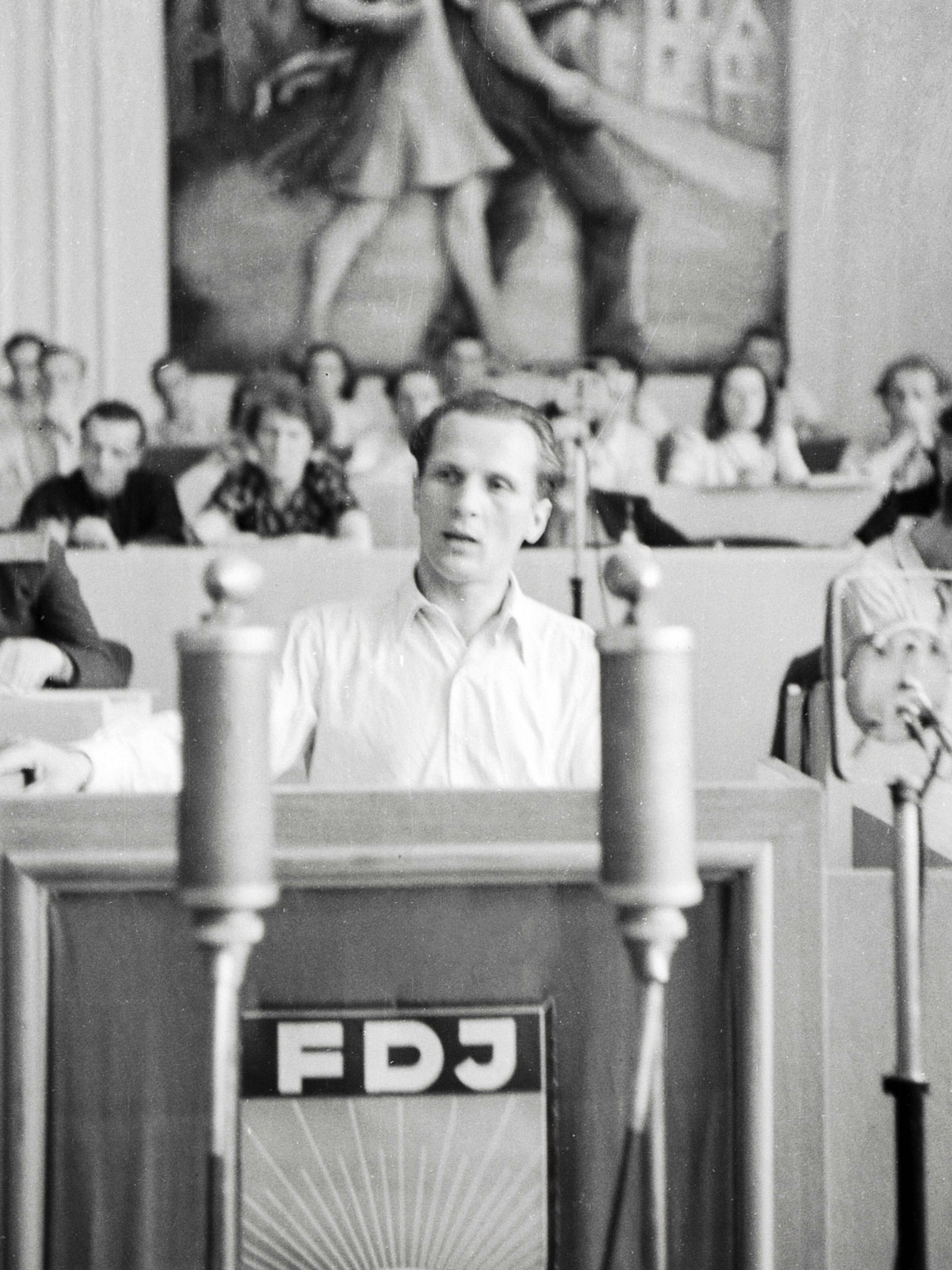 Erich Honecker war der erste Vorsitzende der FDJ.