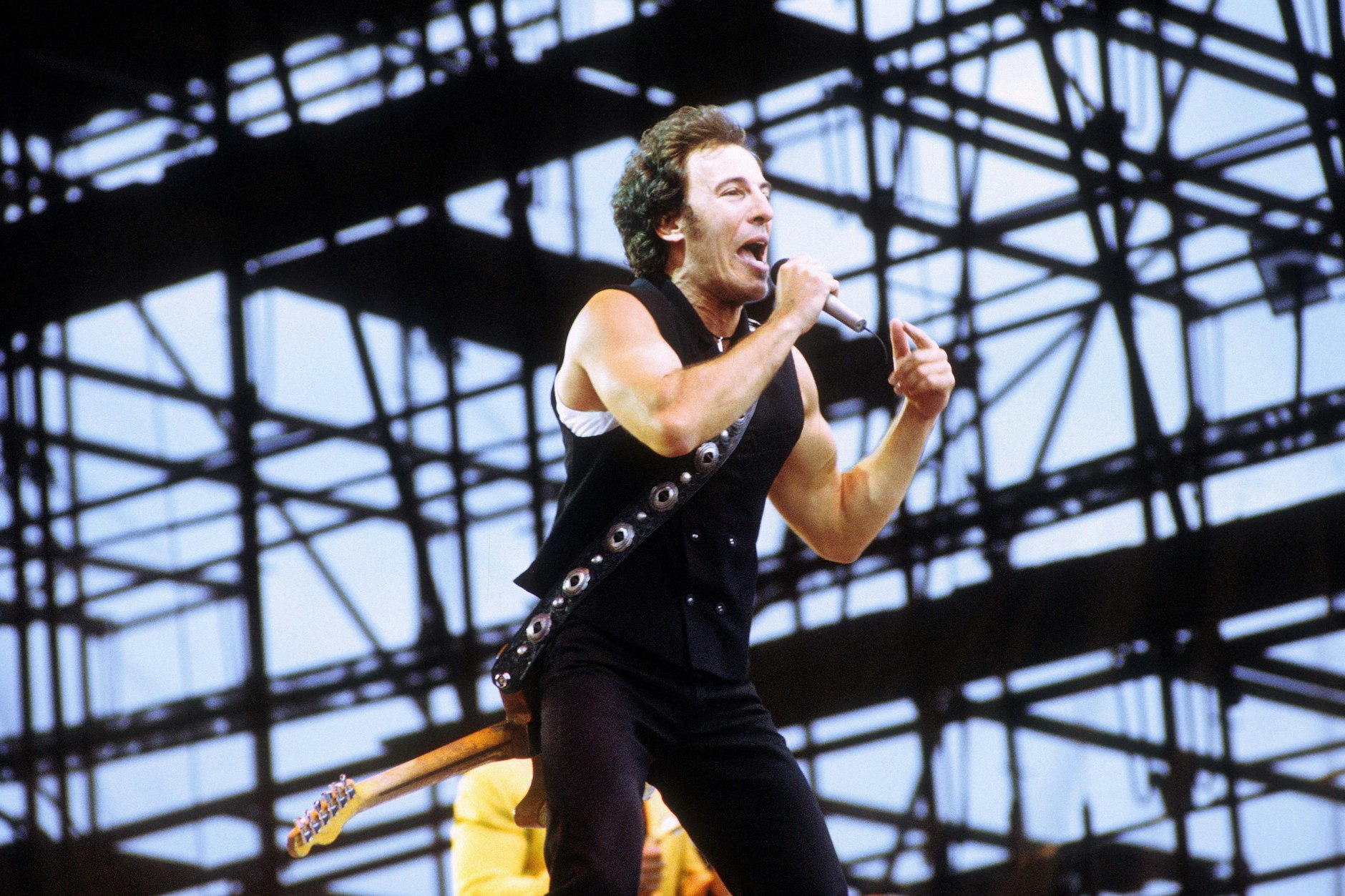 Das Konzert veranstaltete die FDJ: Bruce Springsteen Konzert auf der Radrennbahn Berlin Weißensee 1988.