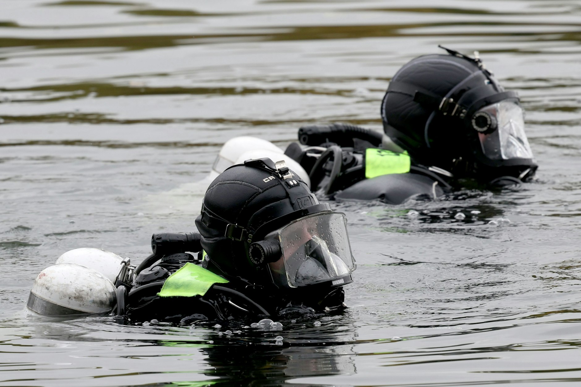 Auch mehrere Gewässer wurden bei der Suche nach dem kleinen Fabian aus Güstrow durchsucht, dabei kamen auch Taucher zum Einsatz.