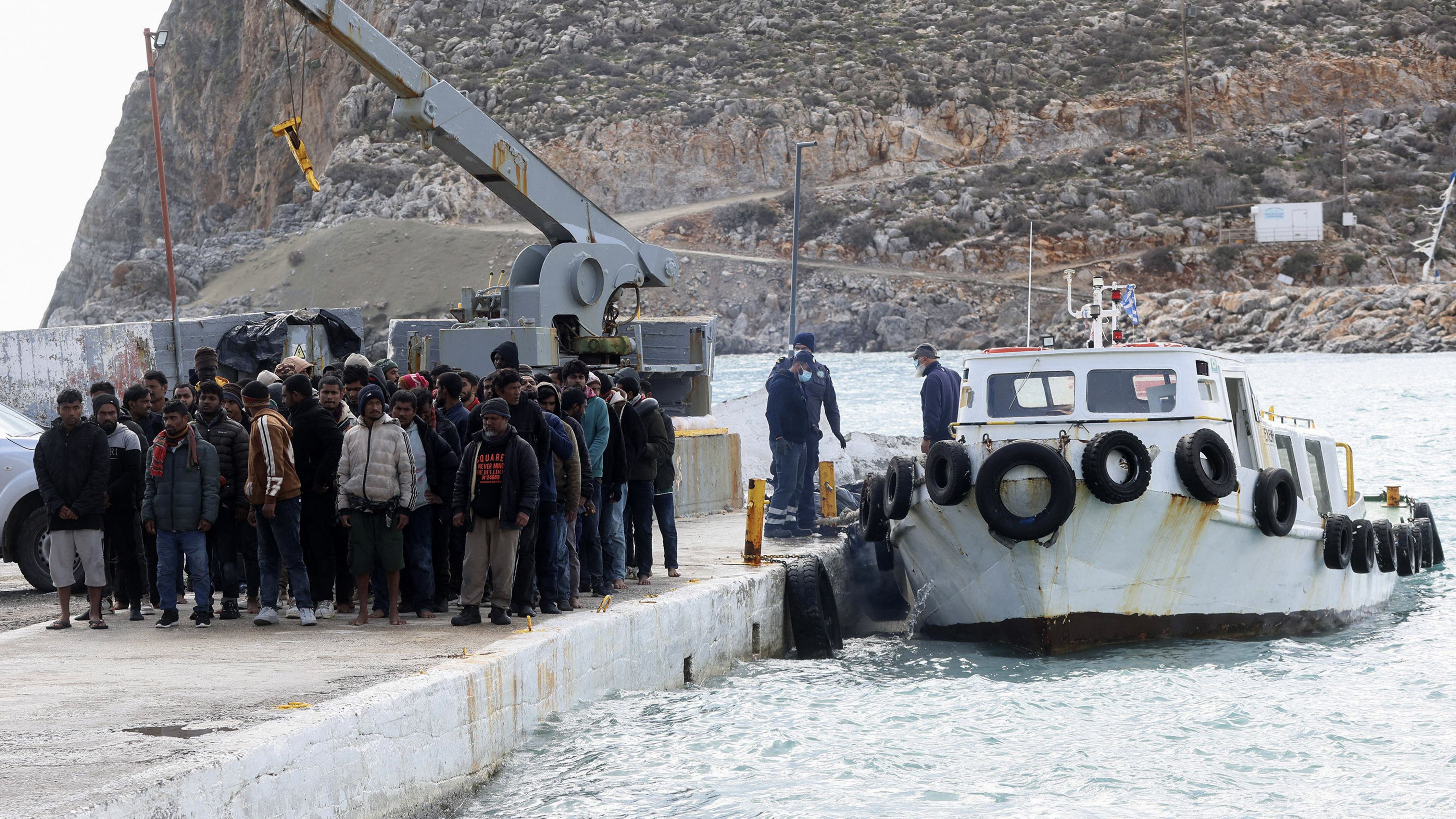 346 Menschen innerhalb weniger Stunden aus Seenot gerettet