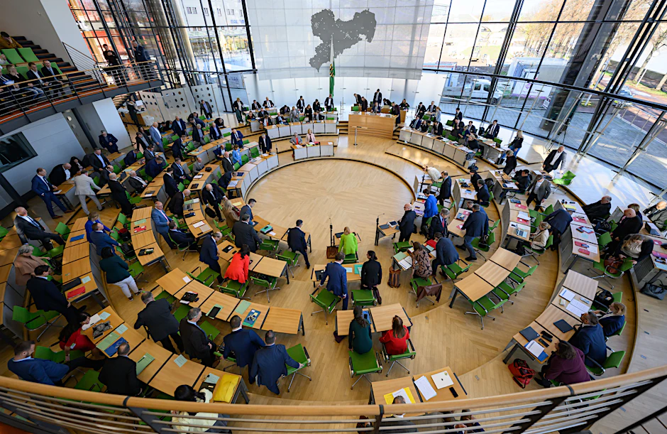 Der sächsische Landtag: Diätenreform mit Autopilot und Anwesenheitskontrolle