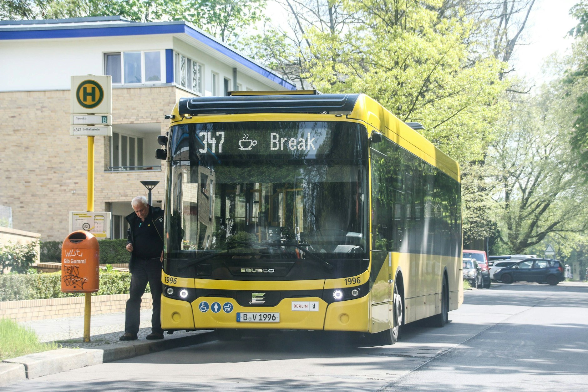 (Symbolbild) Eine KURIER-Leserin, die mit einem Busfahrer der BVG verheiratet ist, schlüsselt auf, wie weit man mit diesem Gehalt kommt.