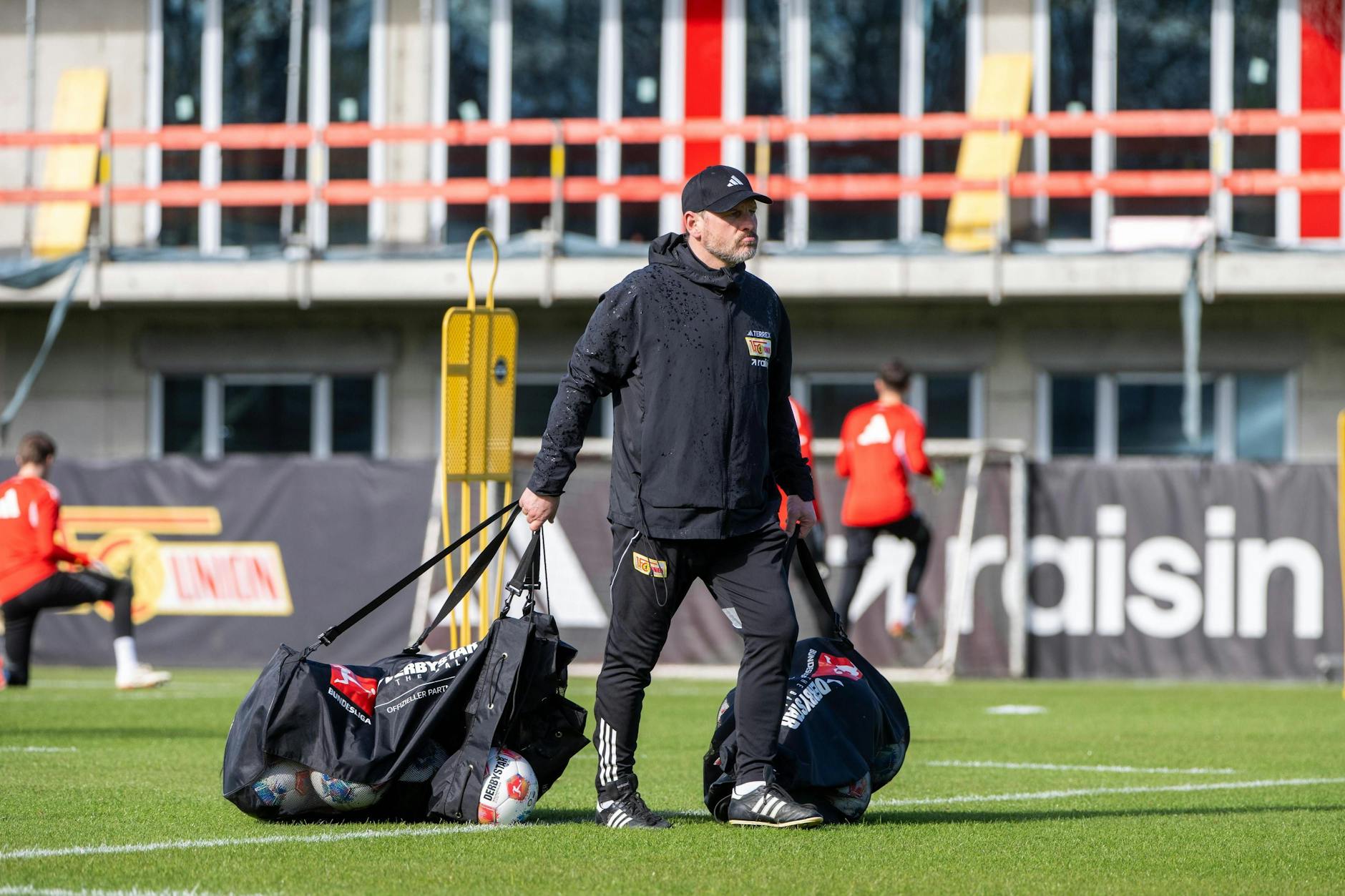 Steffen Baumgart bei der Arbeit auf dem Trainingsplatz des 1. FC Union Berlin.