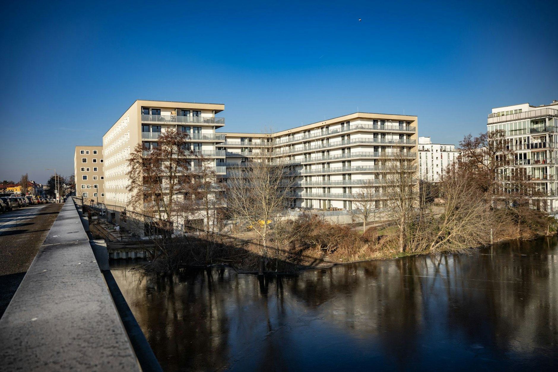 Wer schnell ist, kann eine der neuen, vergleichsweise günstigen Wohungender WBM in Spandau schon ab Mai 2026 beziehen. 