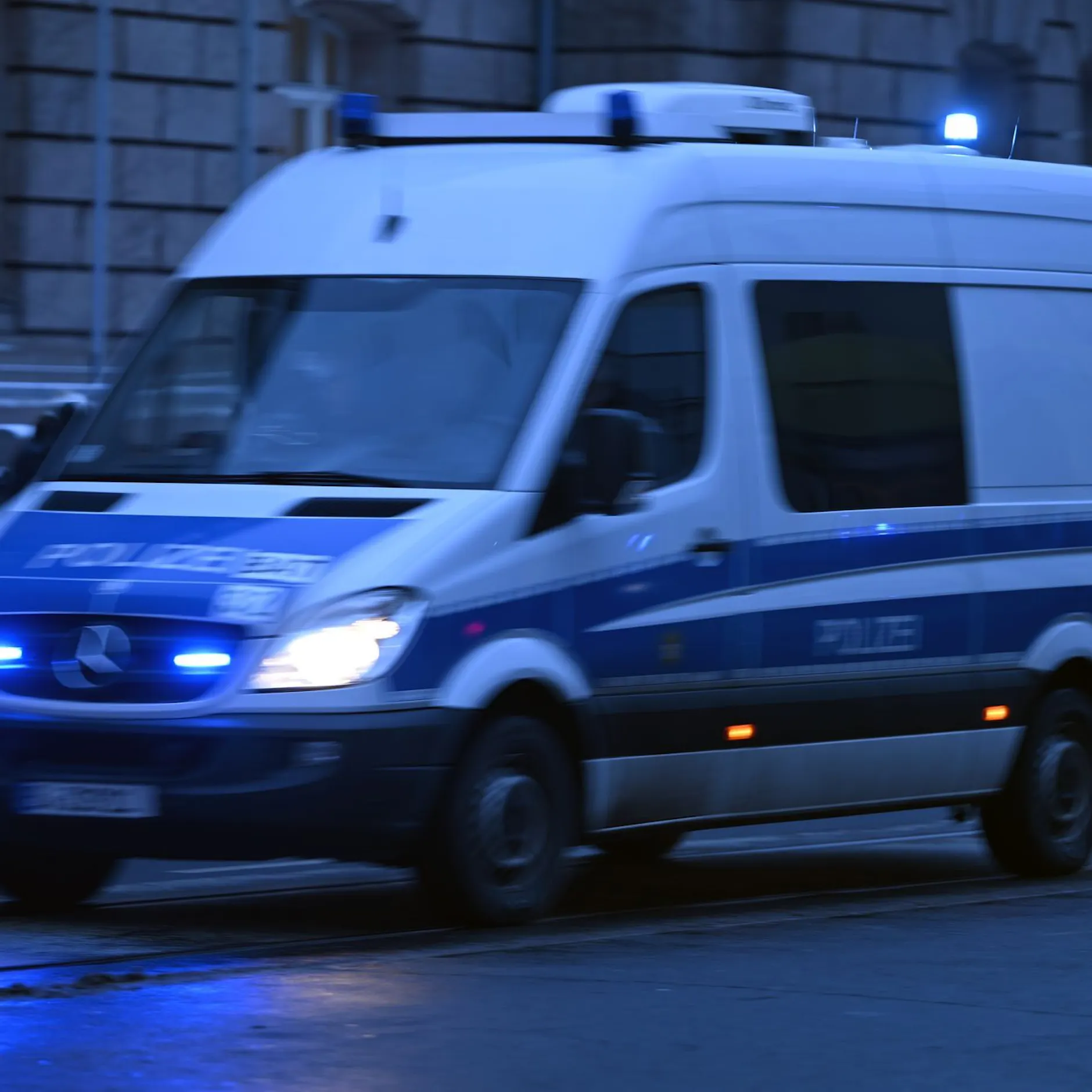 Image - Verfolgungsjagd in Berlin: Schüsse aus fahrendem Auto und ein gestürmter Keller