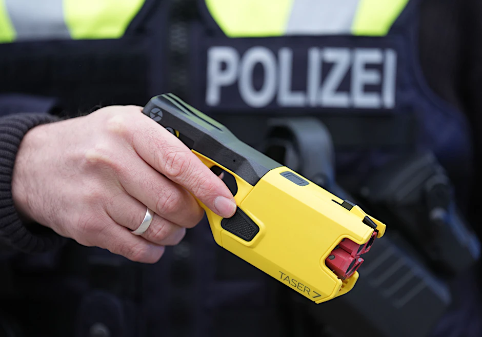 Die Verletzungen aufgrund von Taser-Einsätzen nehmen in Berlin deutlich zu.