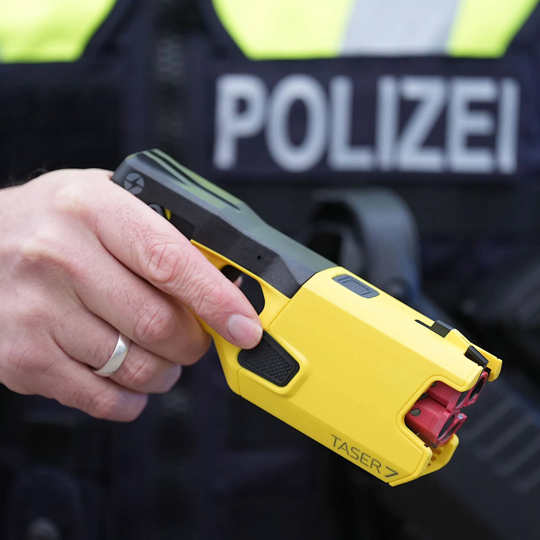 Berliner Polizei: Verletzungen durch Taser steigen deutlich