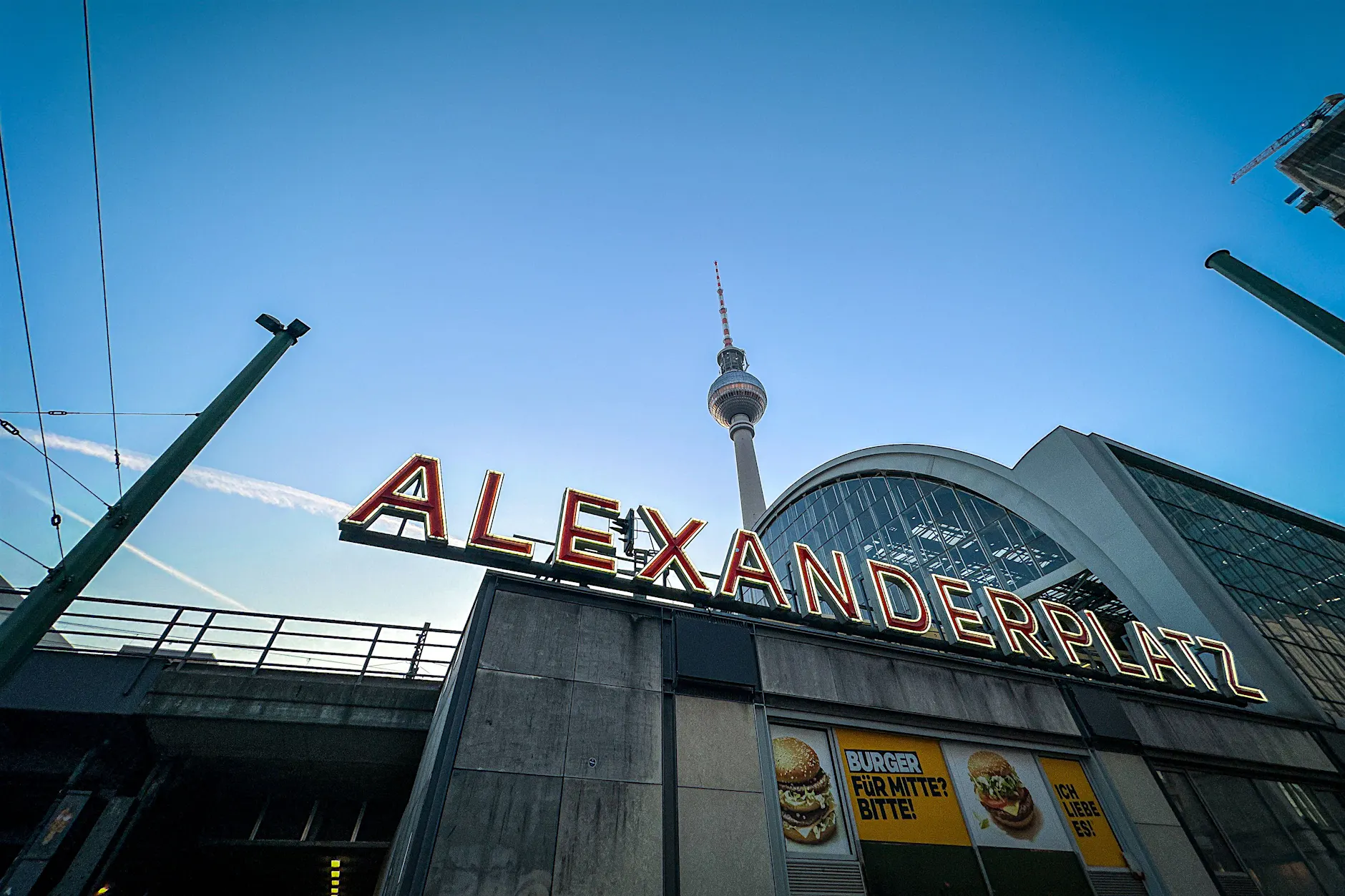 Achtung! Demos und Kundgebungen am Brandenburger Tor und Alexanderplatz
