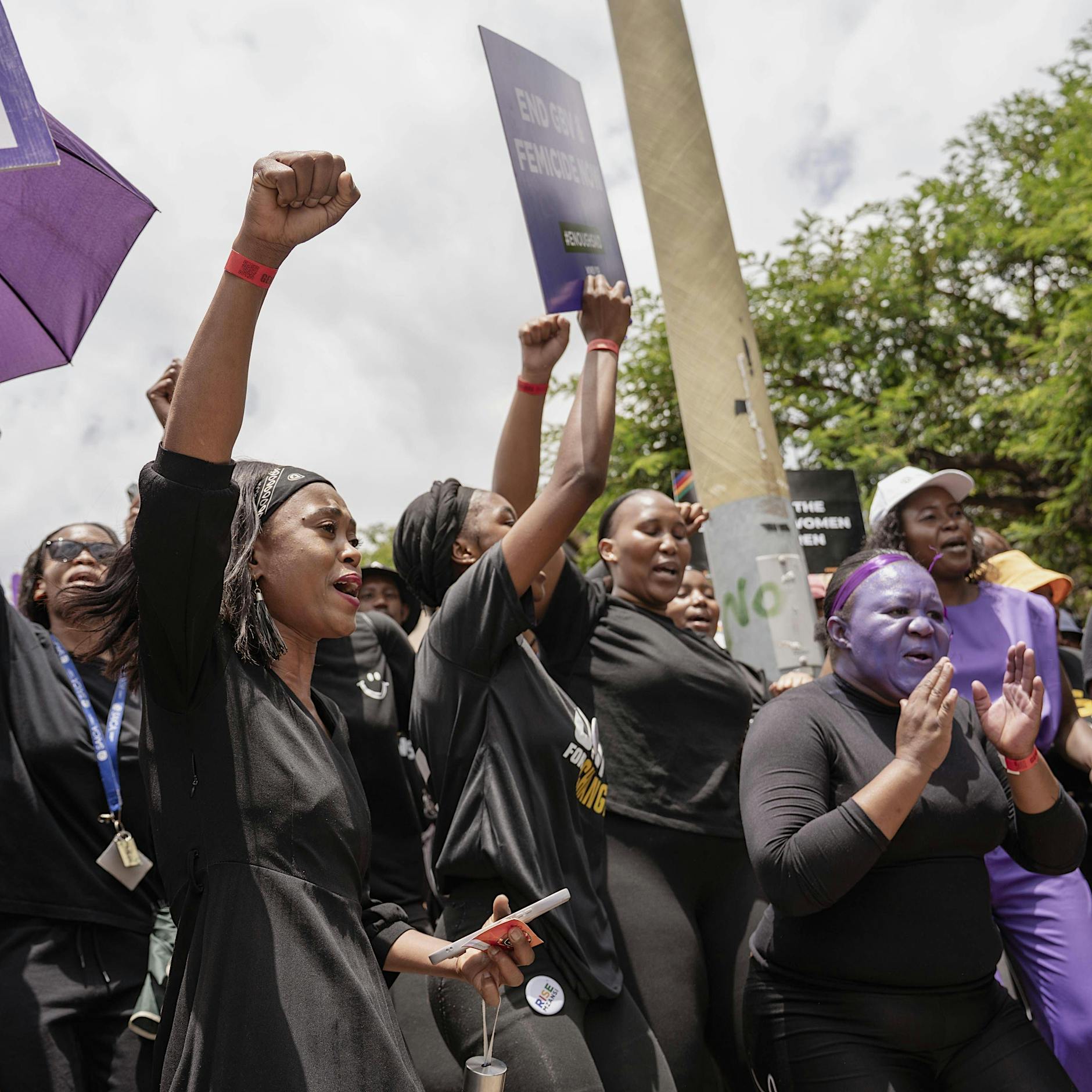 Femizide in Südafrika: Frauen rüsten sich mit Waffen und Kampfsport