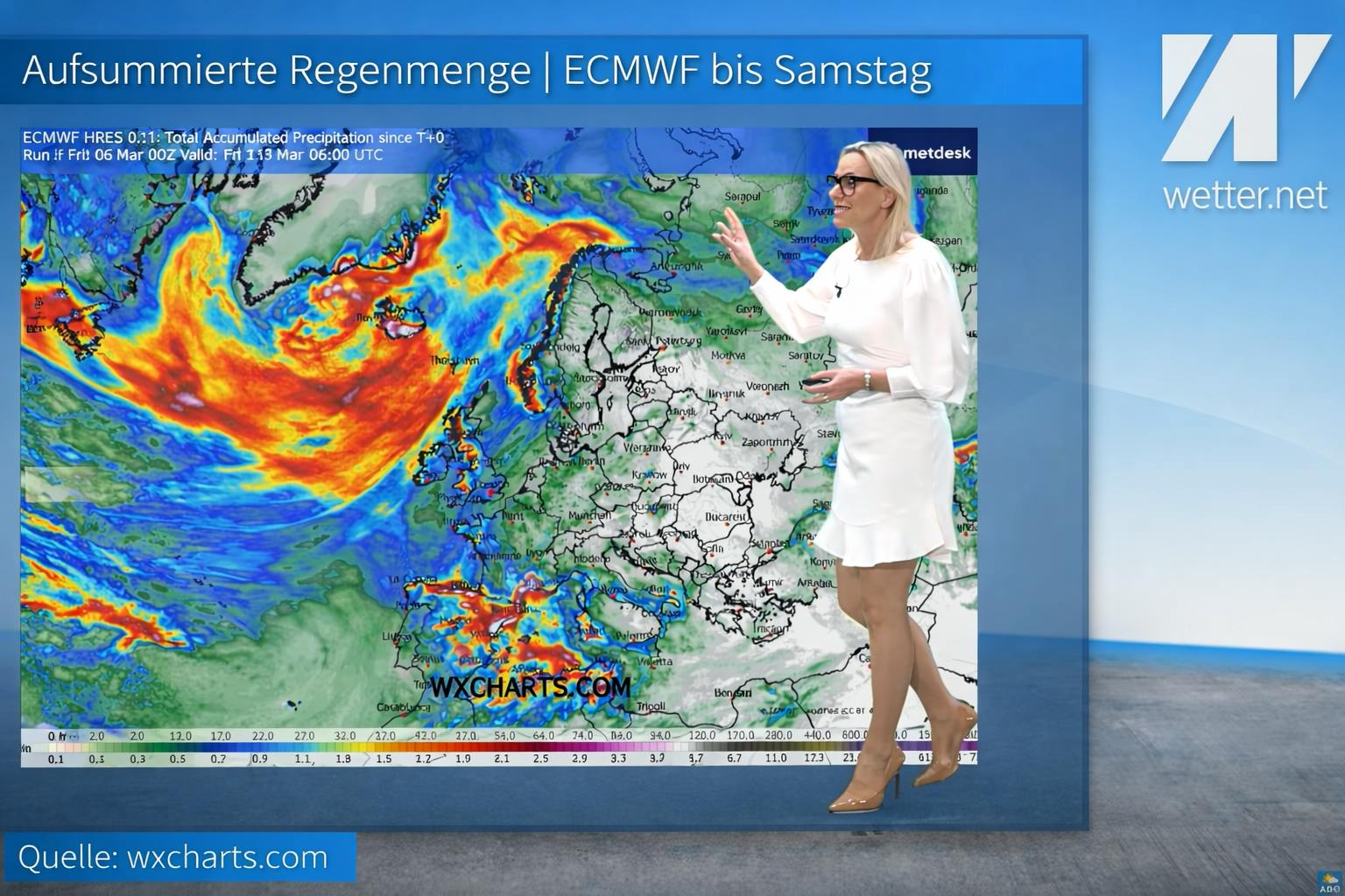 Auf der Karte zeigt Meterologin Kathy Schrey rot eingefärbte Regengebiete, die über dem Atlantik liegen. Doch zu uns dringen sie kaum vor.