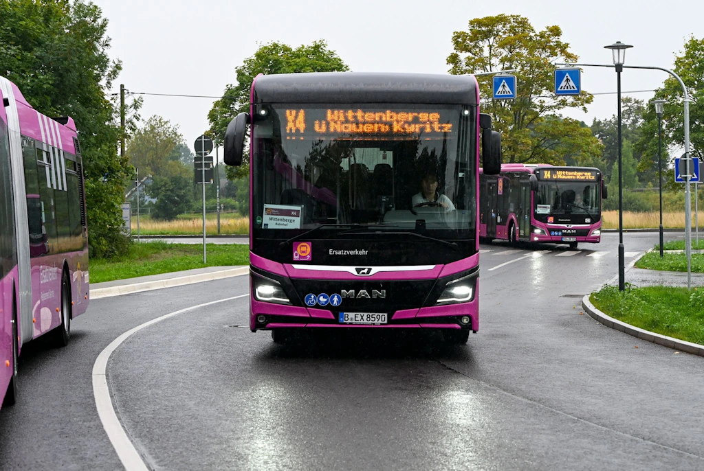 Chaos um marode Busse auf der Ersatzstrecke Hamburg-Berlin