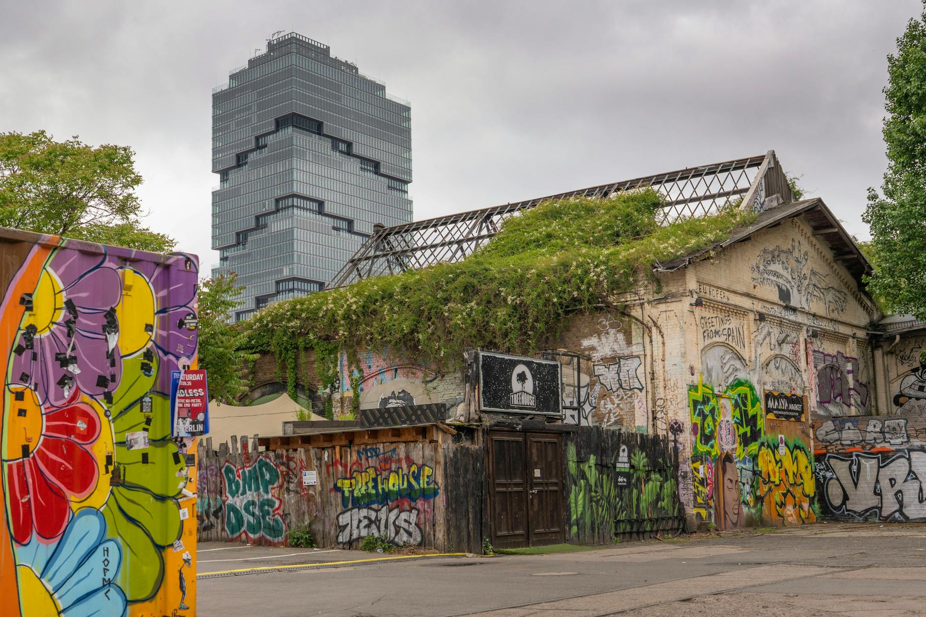 Friedrichshain: Club auf dem RAW-Gelände steht in Flammen