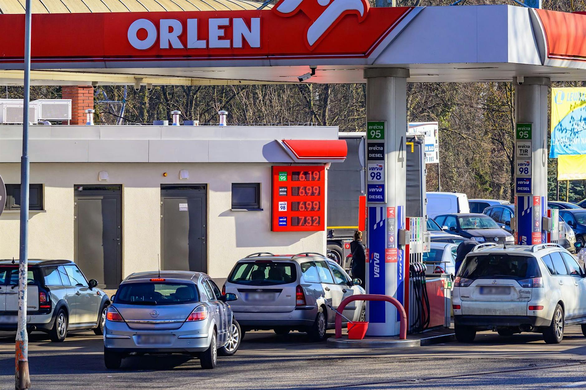 Zoll jagt Tank-Touristen an der Grenze zu Polen