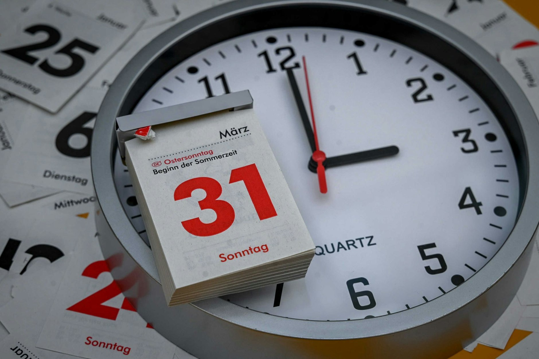 Die Umstellung auf Sommerzeit findet in Deutschland und Europa Ende März statt.